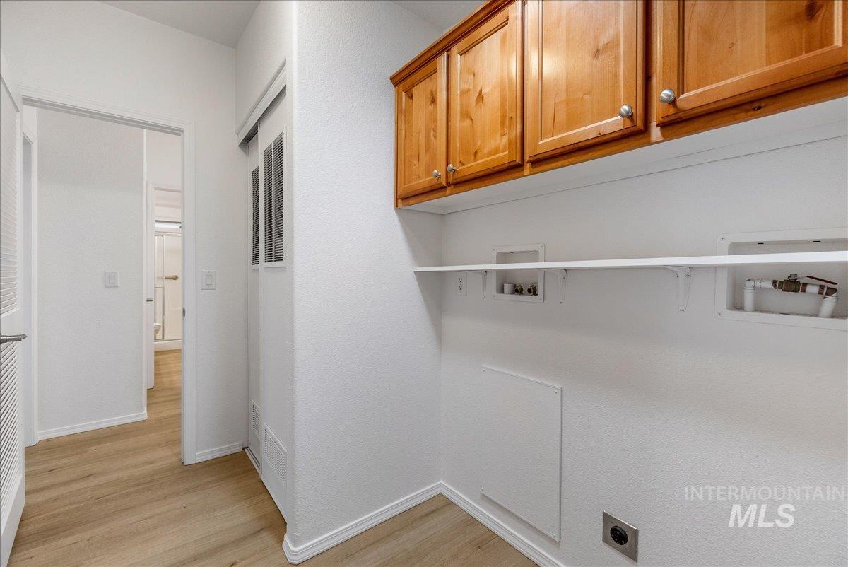 421 S Curtis Rd #122, Boise, Idaho 83705, 3 Bedrooms, 2 Bathrooms, Residential For Sale, Price $285,000,MLS 98985600