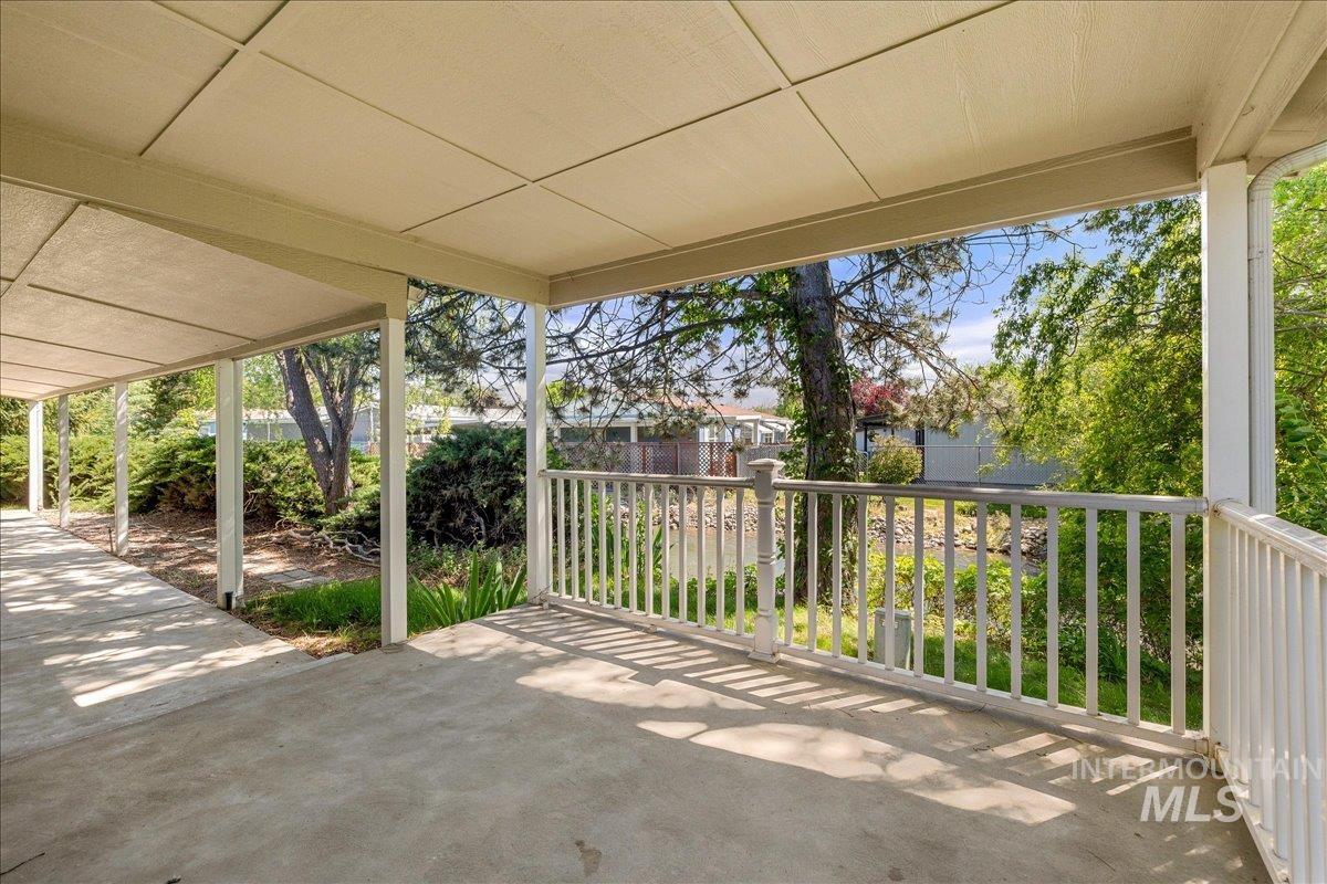 421 S Curtis Rd #122, Boise, Idaho 83705, 3 Bedrooms, 2 Bathrooms, Residential For Sale, Price $285,000,MLS 98985600