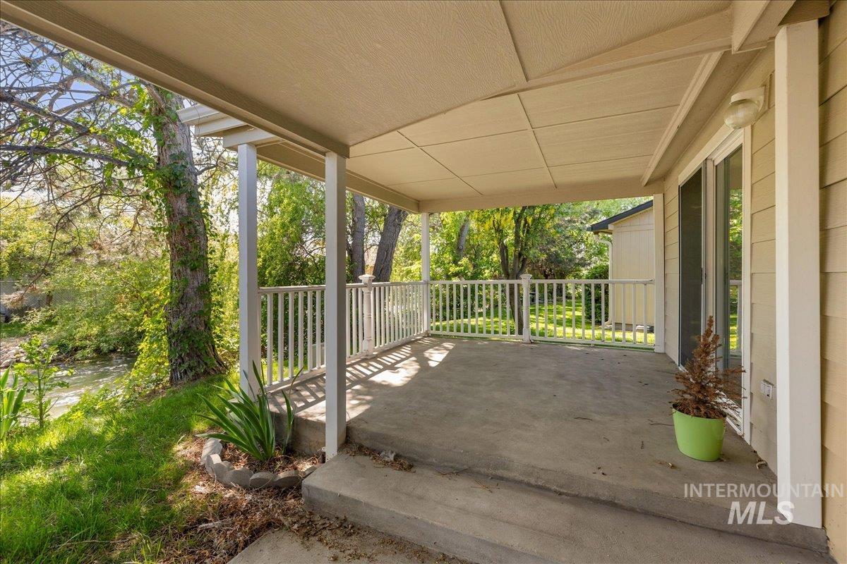 421 S Curtis Rd #122, Boise, Idaho 83705, 3 Bedrooms, 2 Bathrooms, Residential For Sale, Price $285,000,MLS 98985600