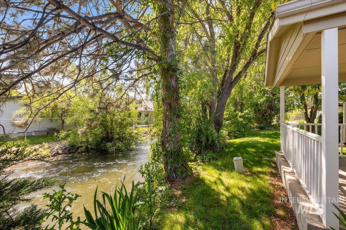 421 S Curtis Rd #122, Boise, Idaho 83705, 3 Bedrooms, 2 Bathrooms, Residential For Sale, Price $285,000,MLS 98985600