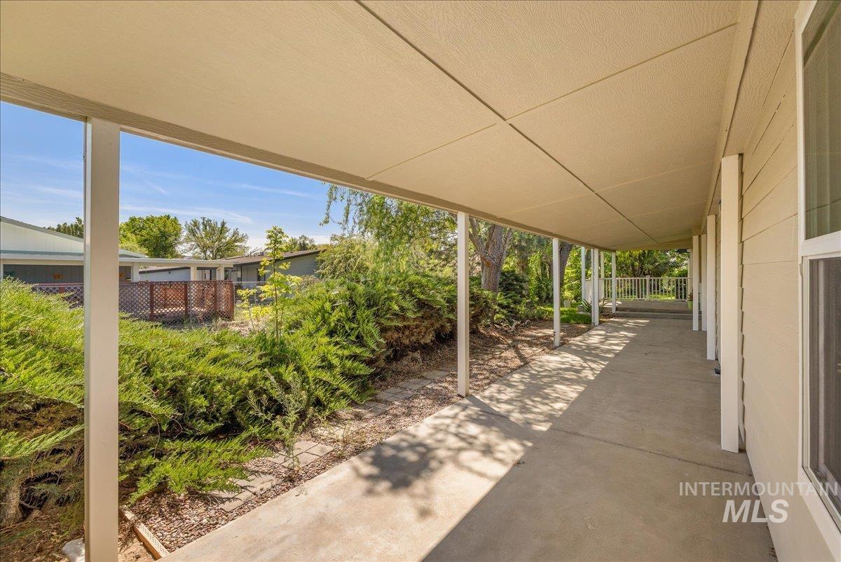 421 S Curtis Rd #122, Boise, Idaho 83705, 3 Bedrooms, 2 Bathrooms, Residential For Sale, Price $285,000,MLS 98985600