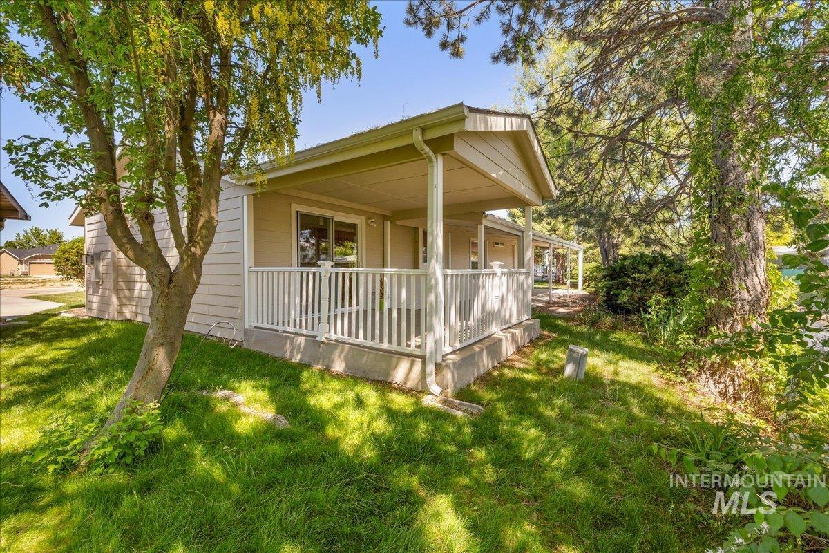 421 S Curtis Rd #122, Boise, Idaho 83705, 3 Bedrooms, 2 Bathrooms, Residential For Sale, Price $285,000,MLS 98985600