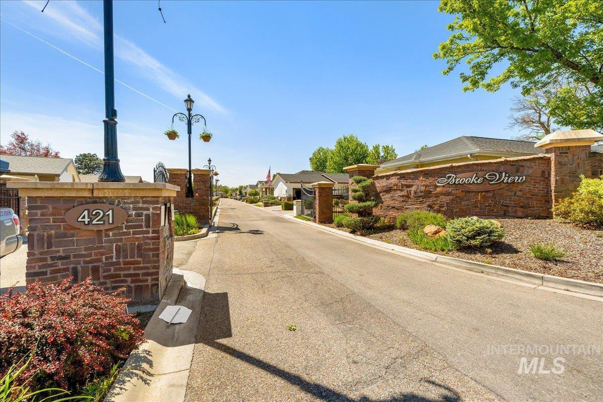 421 S Curtis Rd #122, Boise, Idaho 83705, 3 Bedrooms, 2 Bathrooms, Residential For Sale, Price $285,000,MLS 98985600