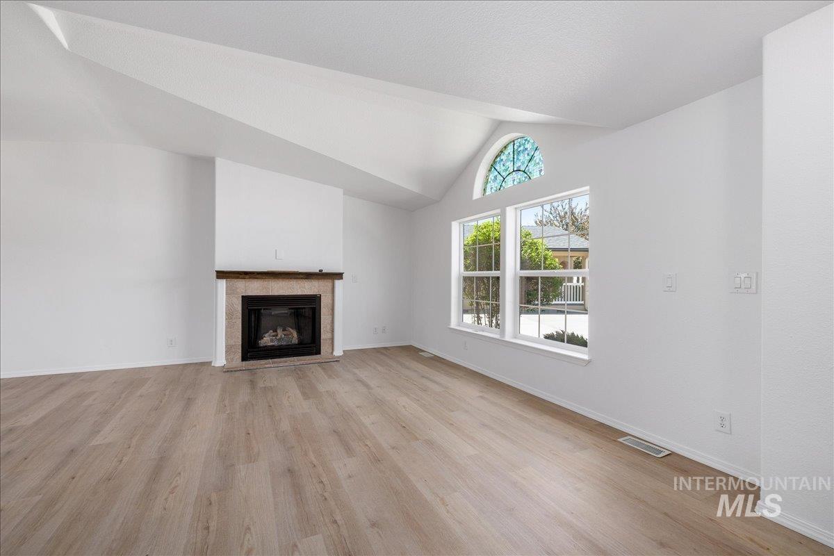 421 S Curtis Rd #122, Boise, Idaho 83705, 3 Bedrooms, 2 Bathrooms, Residential For Sale, Price $285,000,MLS 98985600