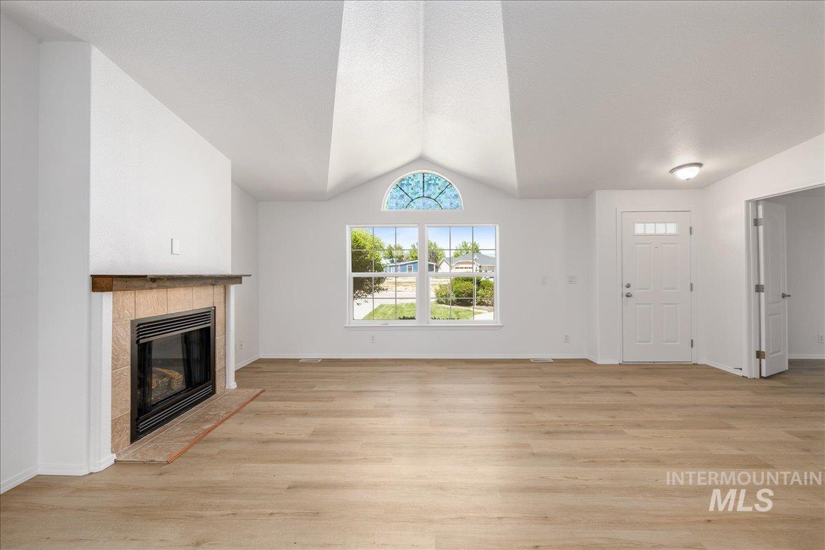 421 S Curtis Rd #122, Boise, Idaho 83705, 3 Bedrooms, 2 Bathrooms, Residential For Sale, Price $285,000,MLS 98985600