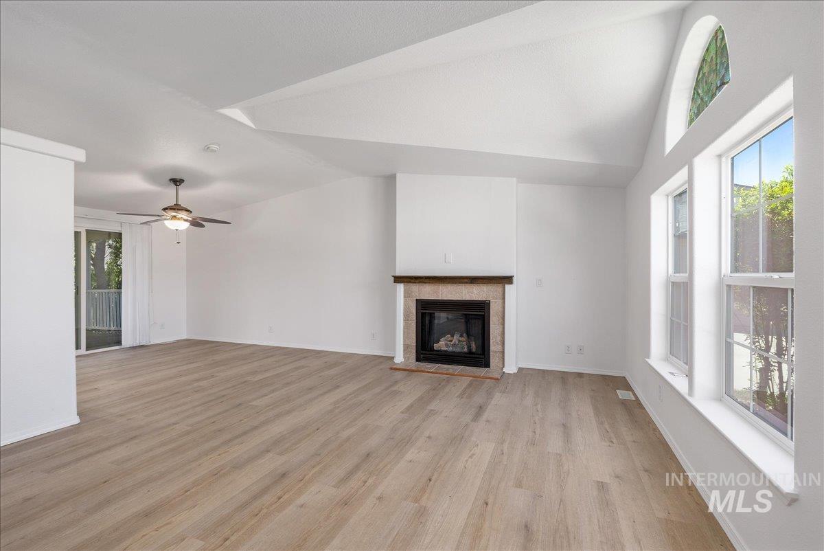 421 S Curtis Rd #122, Boise, Idaho 83705, 3 Bedrooms, 2 Bathrooms, Residential For Sale, Price $285,000,MLS 98985600