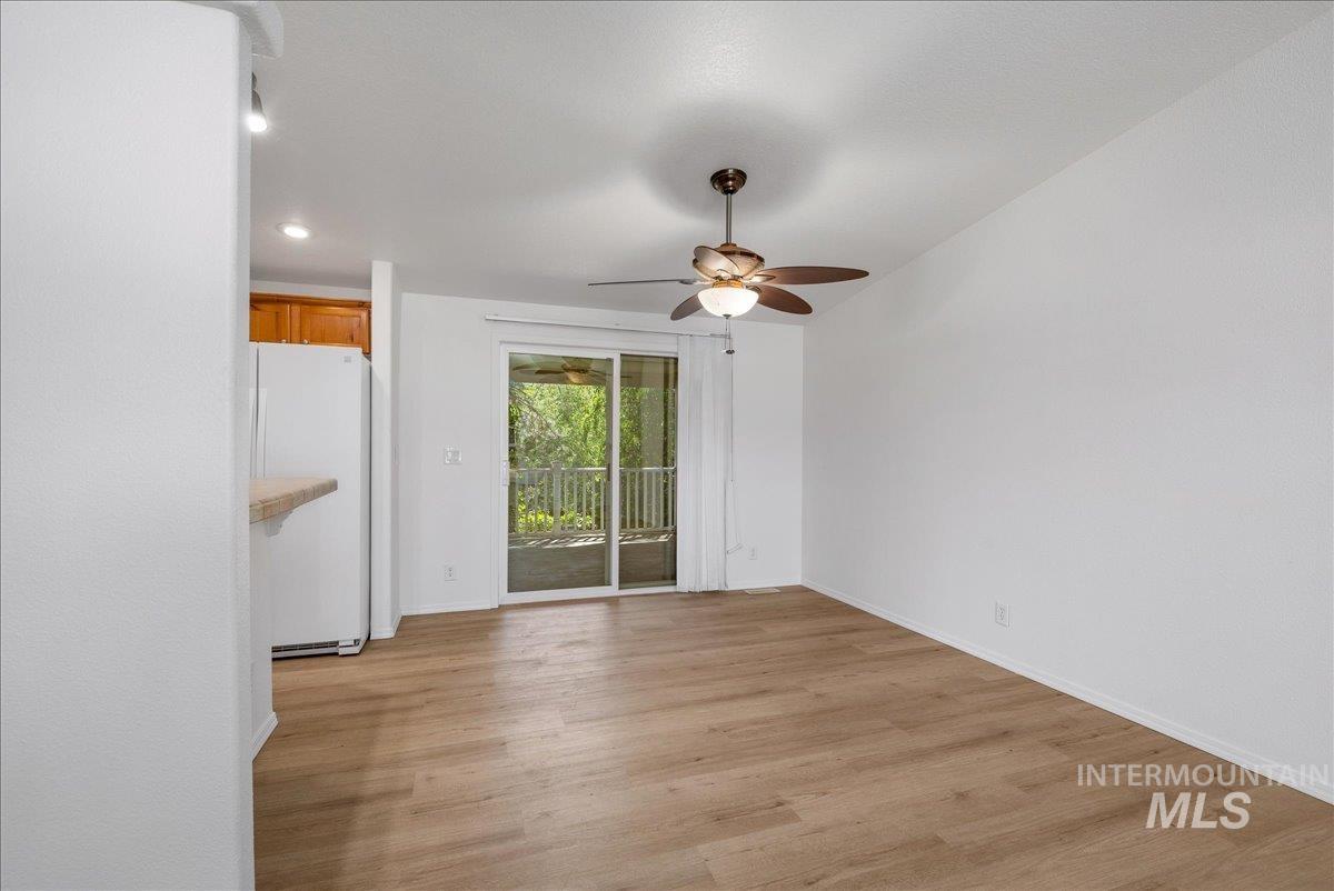 421 S Curtis Rd #122, Boise, Idaho 83705, 3 Bedrooms, 2 Bathrooms, Residential For Sale, Price $285,000,MLS 98985600