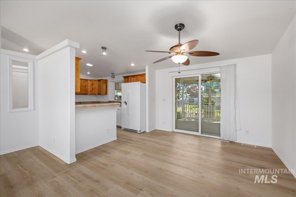 421 S Curtis Rd #122, Boise, Idaho 83705, 3 Bedrooms, 2 Bathrooms, Residential For Sale, Price $285,000,MLS 98985600