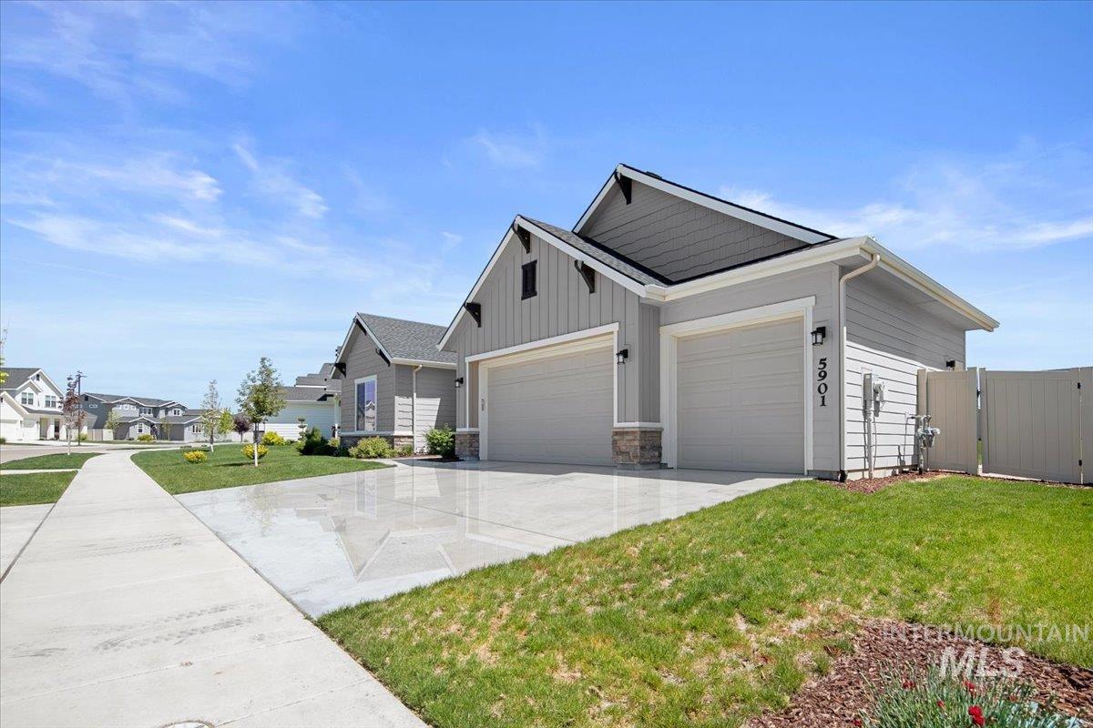 5901 W Copperstone Ct, Meridian, Idaho 83646-1664, 3 Bedrooms, 2.5 Bathrooms, Residential For Sale, Price $659,900,MLS 98985602