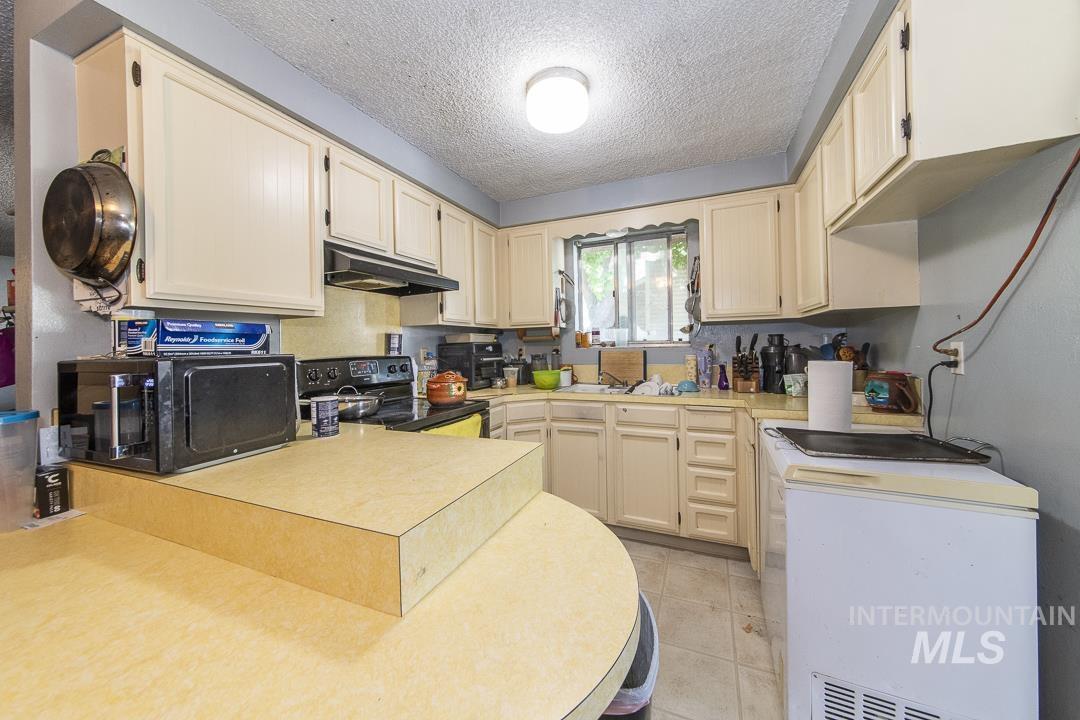 1820 Poplar St., Caldwell, Idaho 83605, 2 Bedrooms, 1 Bathroom, Residential Income For Sale, Price $549,900,MLS 98985603