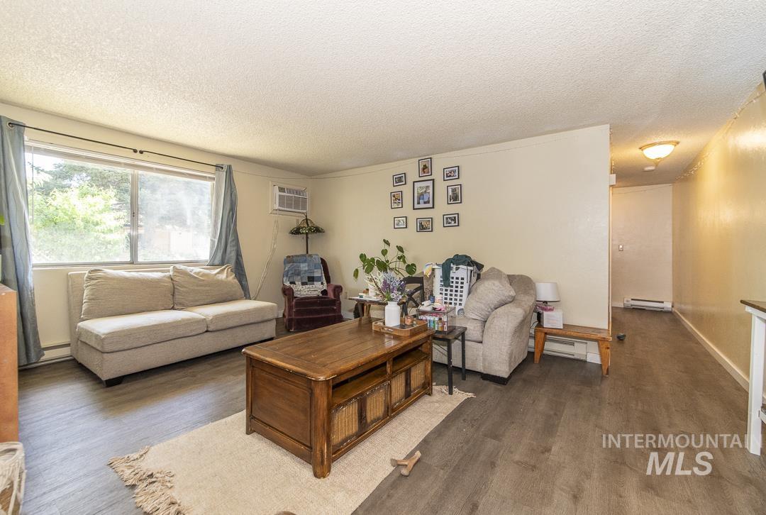 1820 Poplar St., Caldwell, Idaho 83605, 2 Bedrooms, 1 Bathroom, Residential Income For Sale, Price $549,900,MLS 98985603