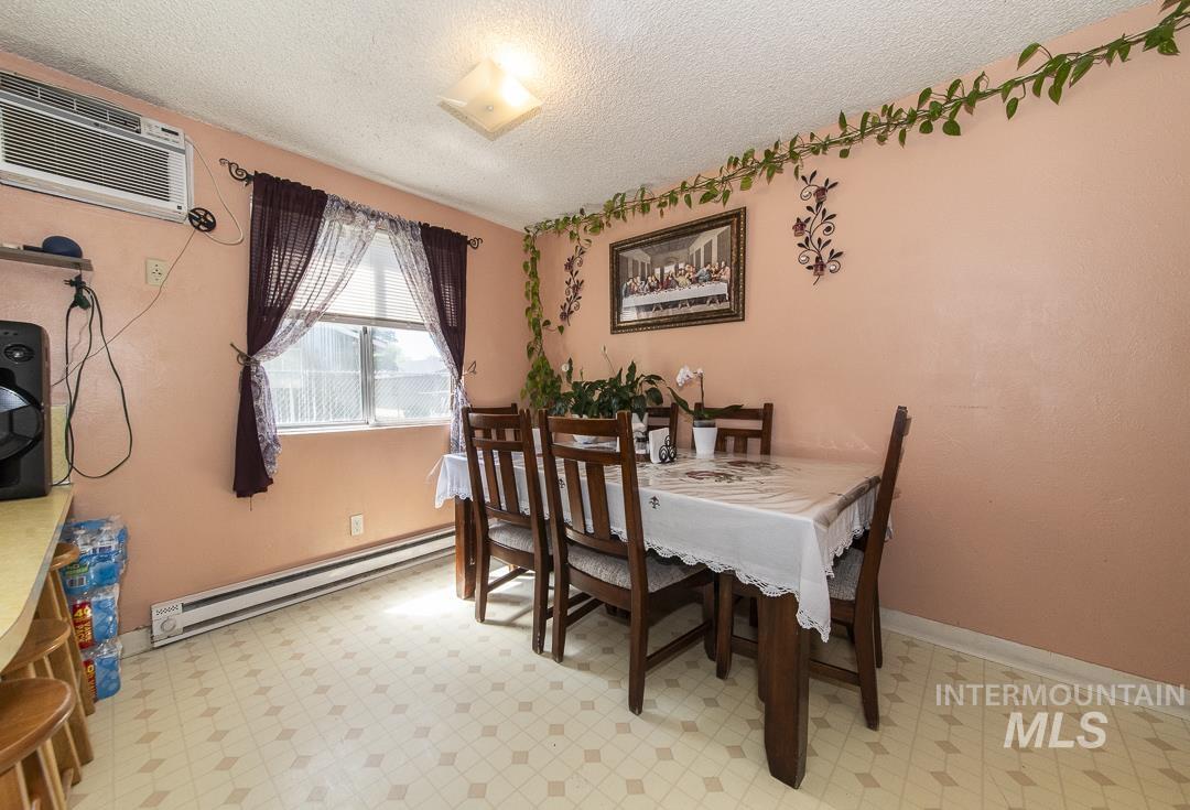 1820 Poplar St., Caldwell, Idaho 83605, 2 Bedrooms, 1 Bathroom, Residential Income For Sale, Price $549,900,MLS 98985603