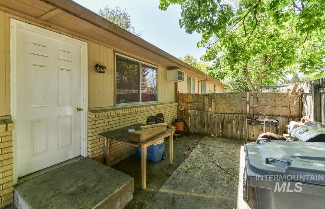 1820 Poplar St., Caldwell, Idaho 83605, 2 Bedrooms, 1 Bathroom, Residential Income For Sale, Price $549,900,MLS 98985603