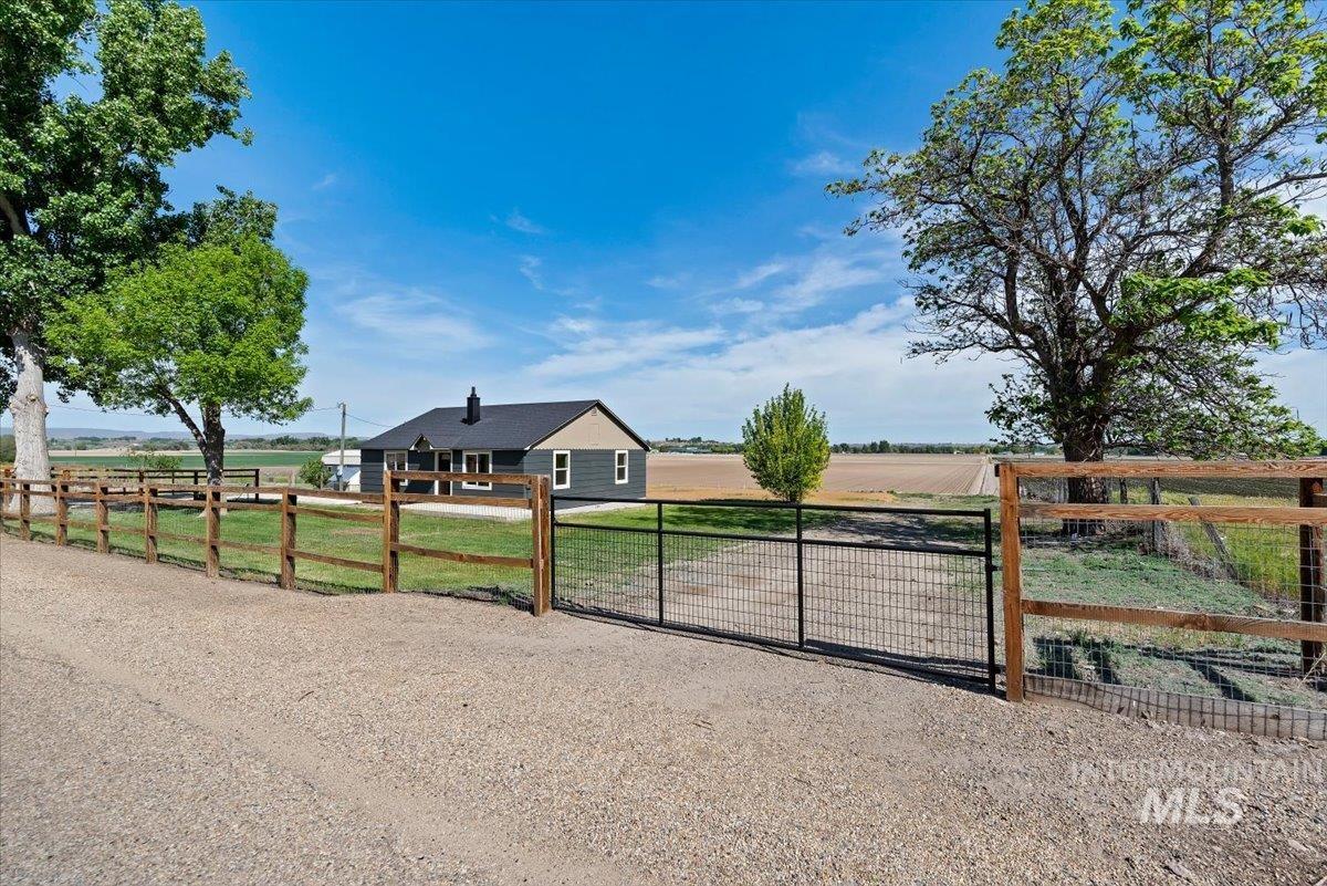 3432 W Pioneer Rd, Homedale, Idaho 83628, 2 Bedrooms, 1 Bathroom, Residential For Sale, Price $445,000,MLS 98985604