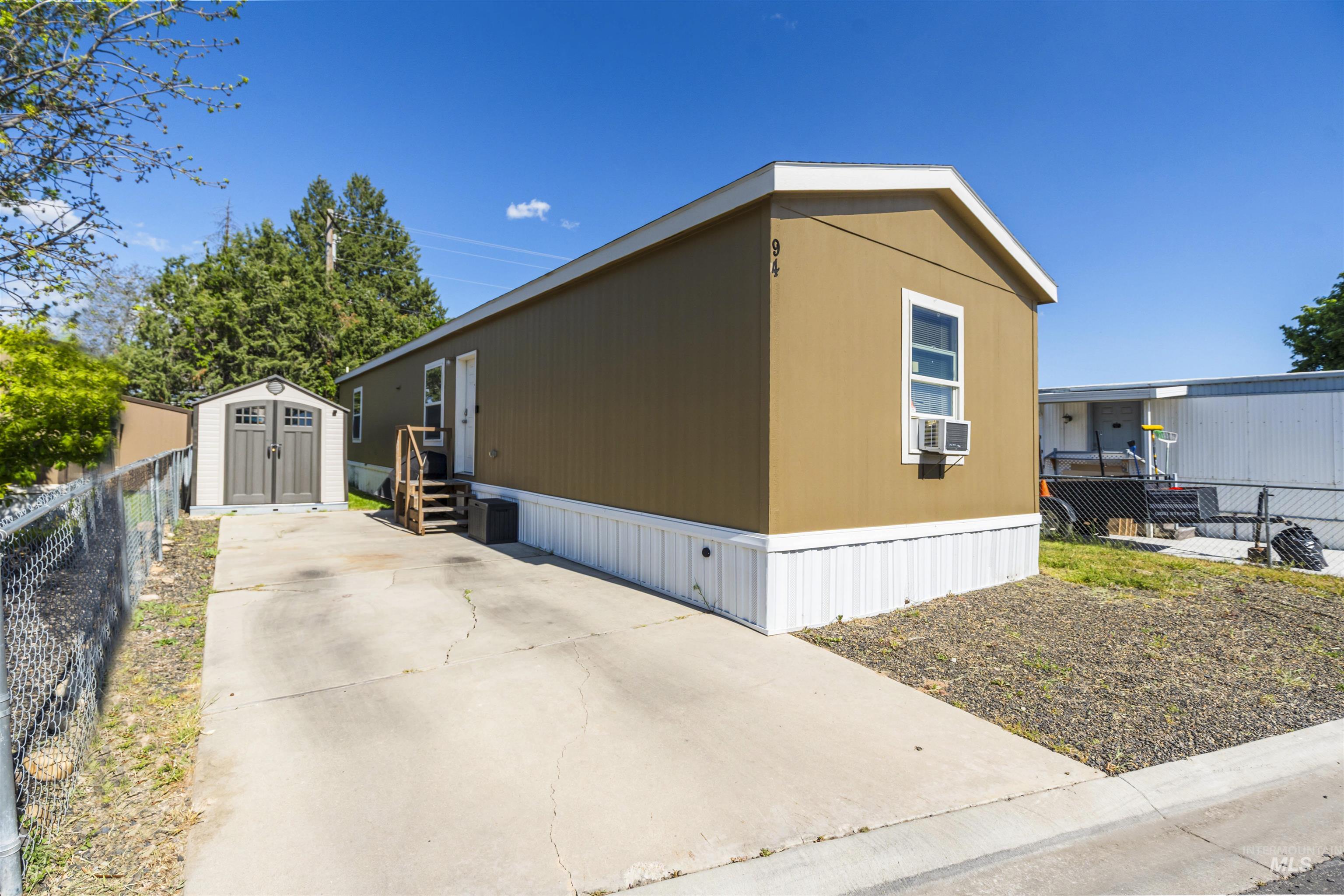 424 W cherry, Meridian, Idaho 83642, 3 Bedrooms, 2 Bathrooms, Residential For Sale, Price $114,900,MLS 98985606