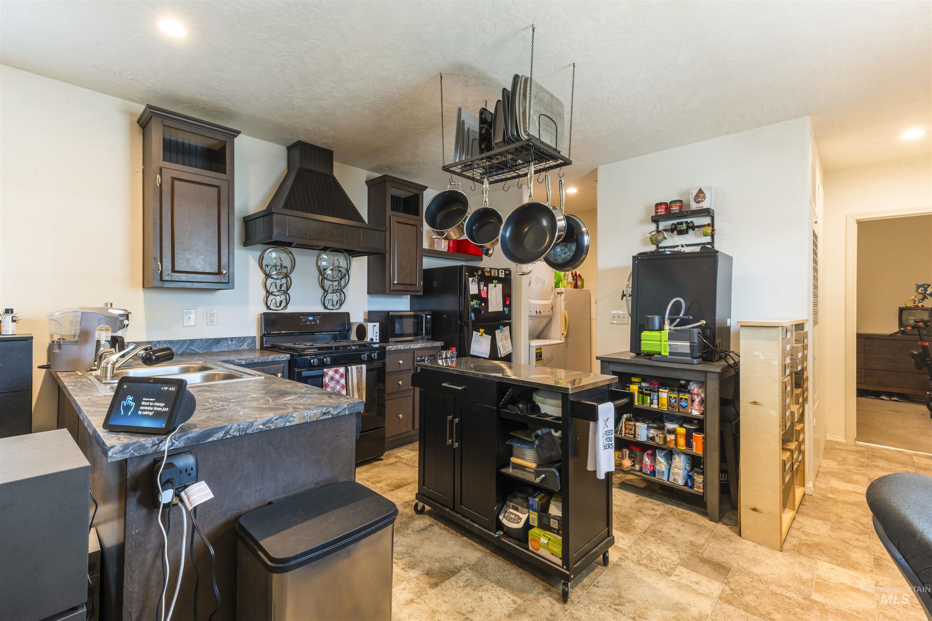 424 W cherry, Meridian, Idaho 83642, 3 Bedrooms, 2 Bathrooms, Residential For Sale, Price $114,900,MLS 98985606
