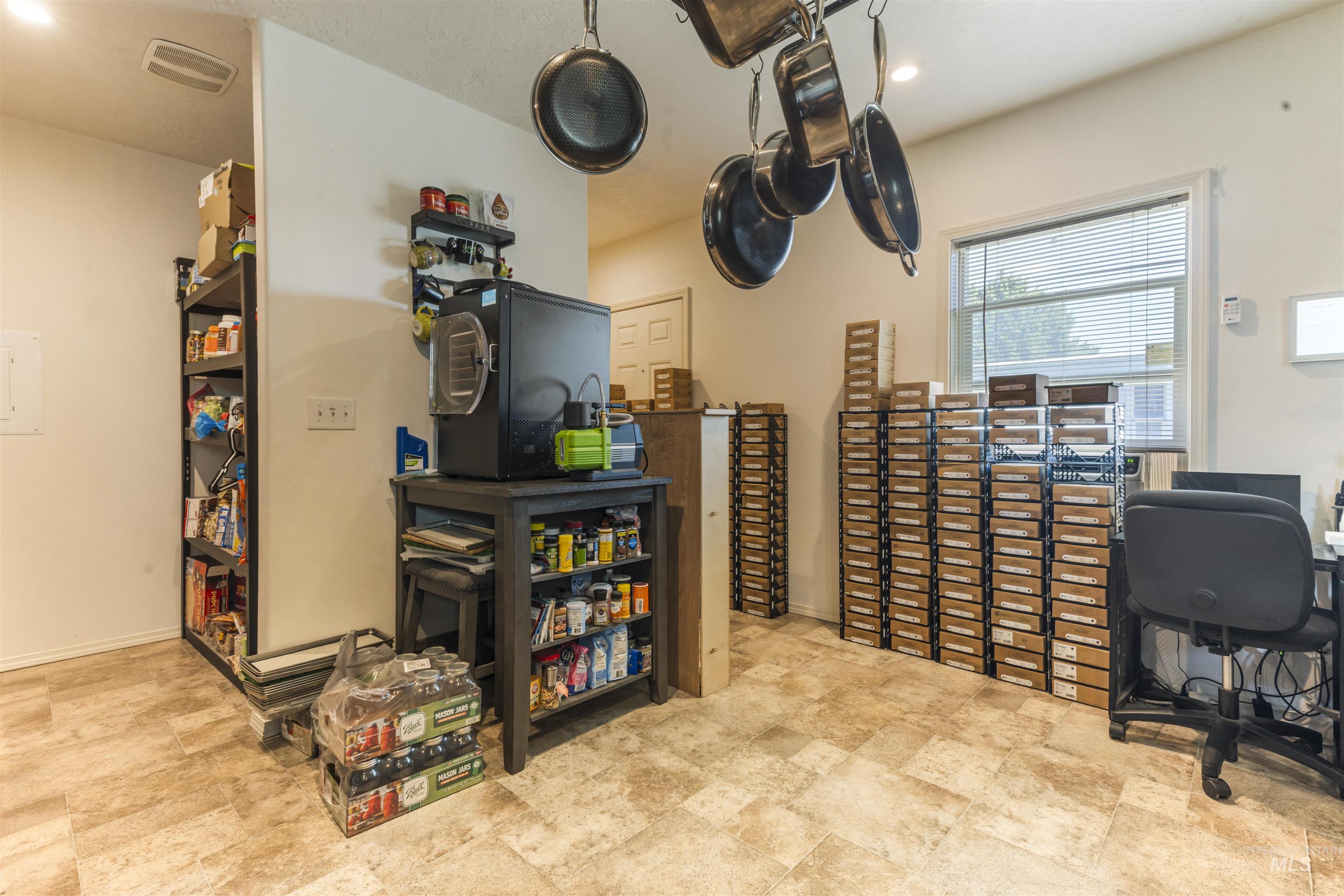 424 W cherry, Meridian, Idaho 83642, 3 Bedrooms, 2 Bathrooms, Residential For Sale, Price $114,900,MLS 98985606