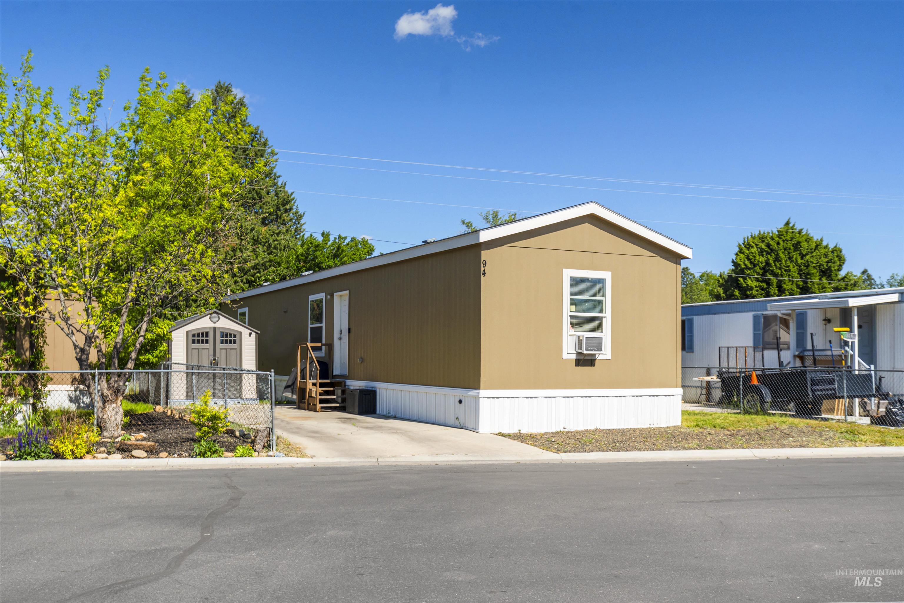 424 W cherry, Meridian, Idaho 83642, 3 Bedrooms, 2 Bathrooms, Residential For Sale, Price $114,900,MLS 98985606
