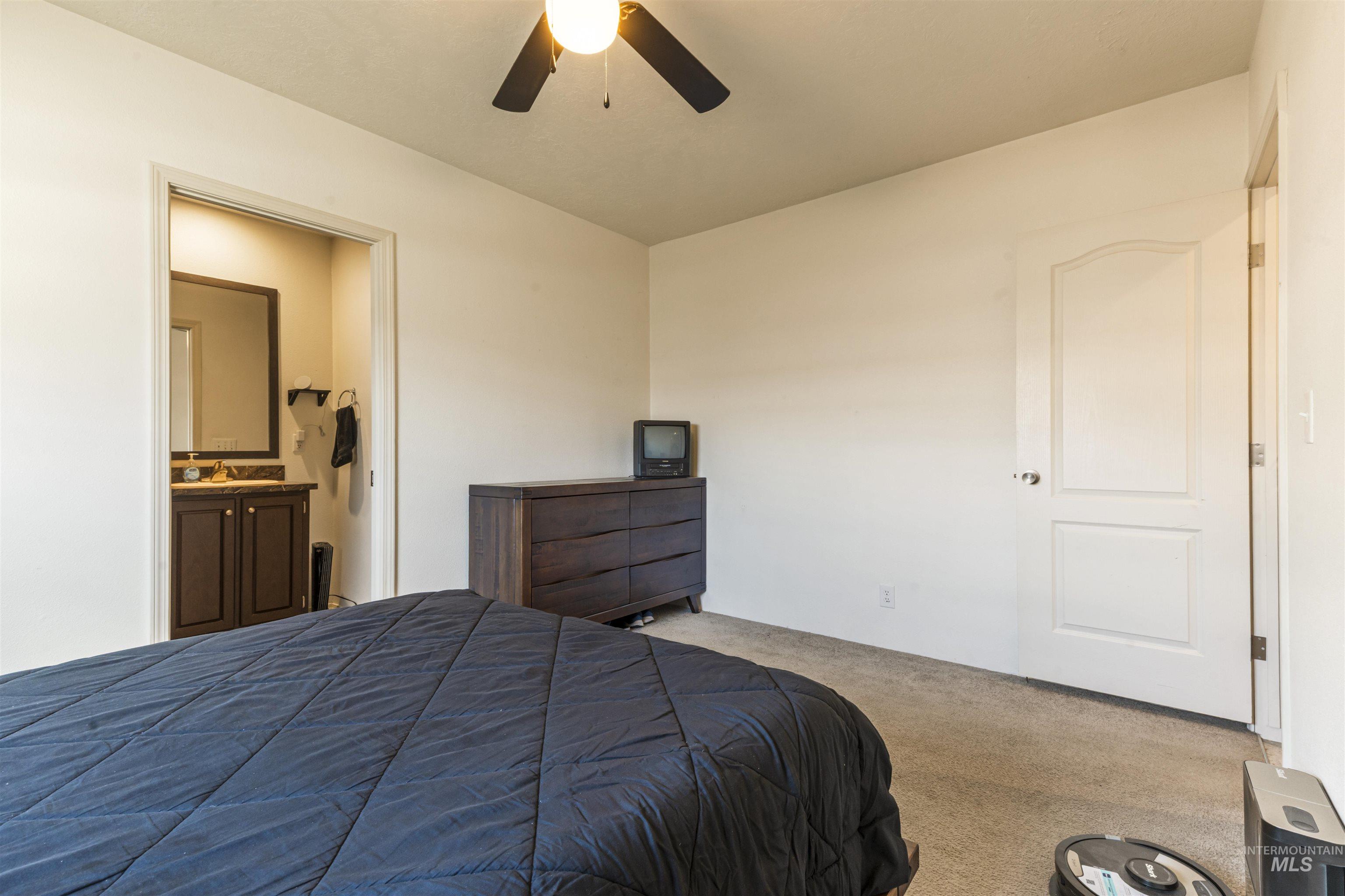 424 W cherry, Meridian, Idaho 83642, 3 Bedrooms, 2 Bathrooms, Residential For Sale, Price $114,900,MLS 98985606