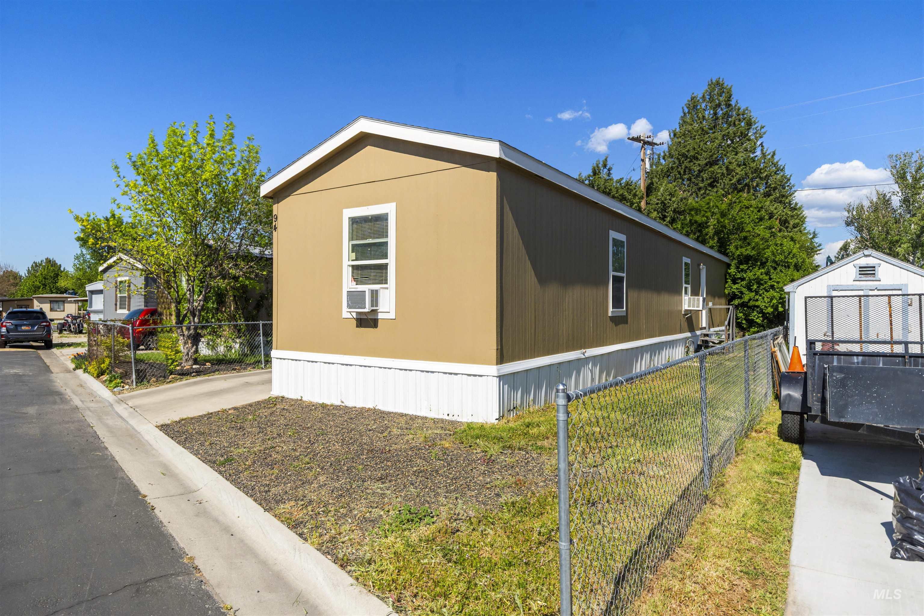 424 W cherry, Meridian, Idaho 83642, 3 Bedrooms, 2 Bathrooms, Residential For Sale, Price $114,900,MLS 98985606