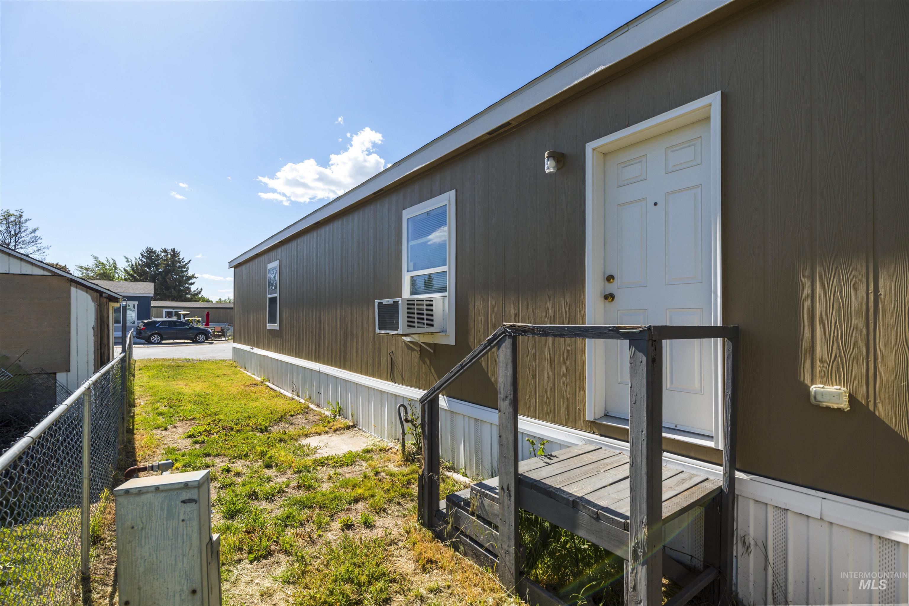 424 W cherry, Meridian, Idaho 83642, 3 Bedrooms, 2 Bathrooms, Residential For Sale, Price $114,900,MLS 98985606