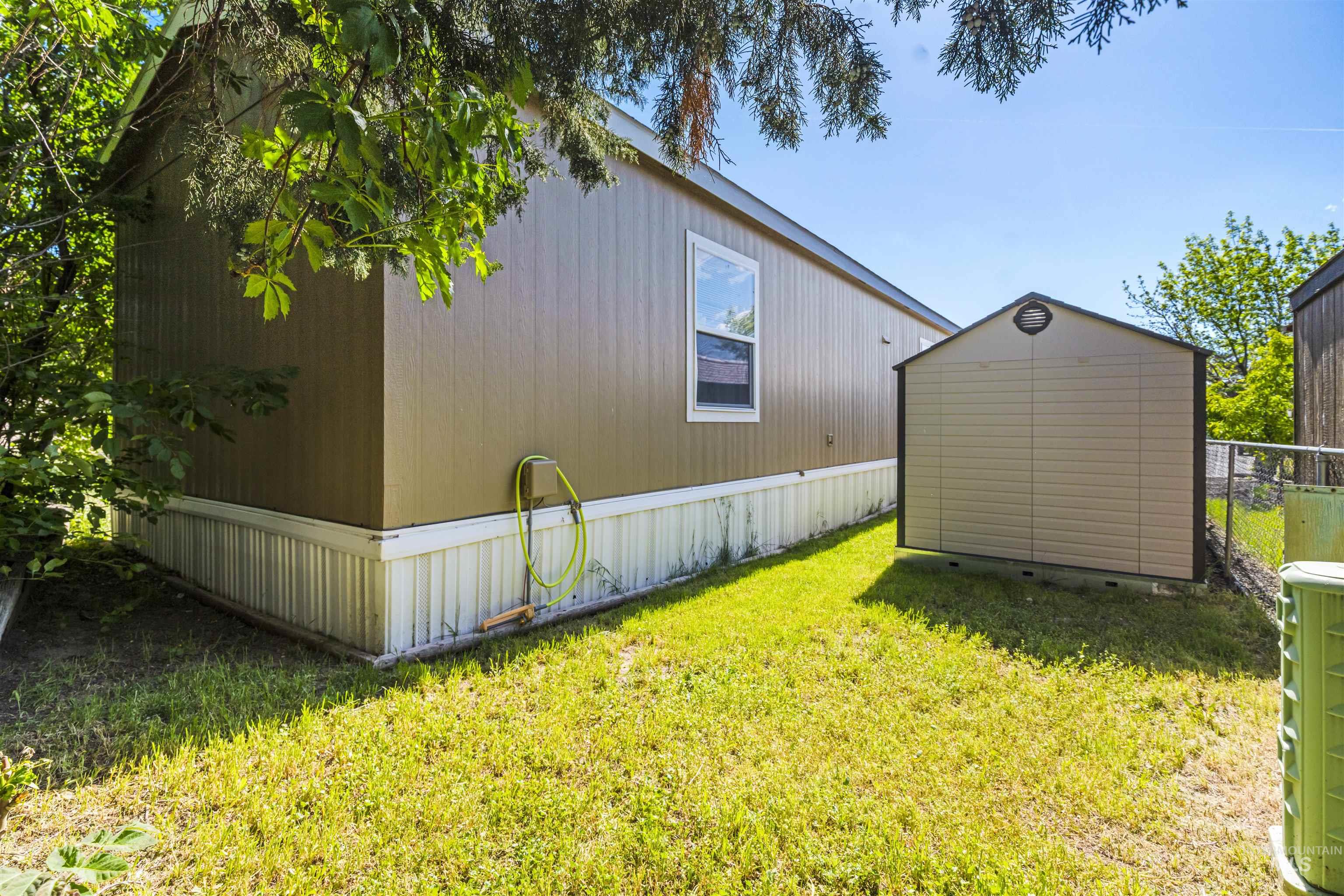 424 W cherry, Meridian, Idaho 83642, 3 Bedrooms, 2 Bathrooms, Residential For Sale, Price $114,900,MLS 98985606