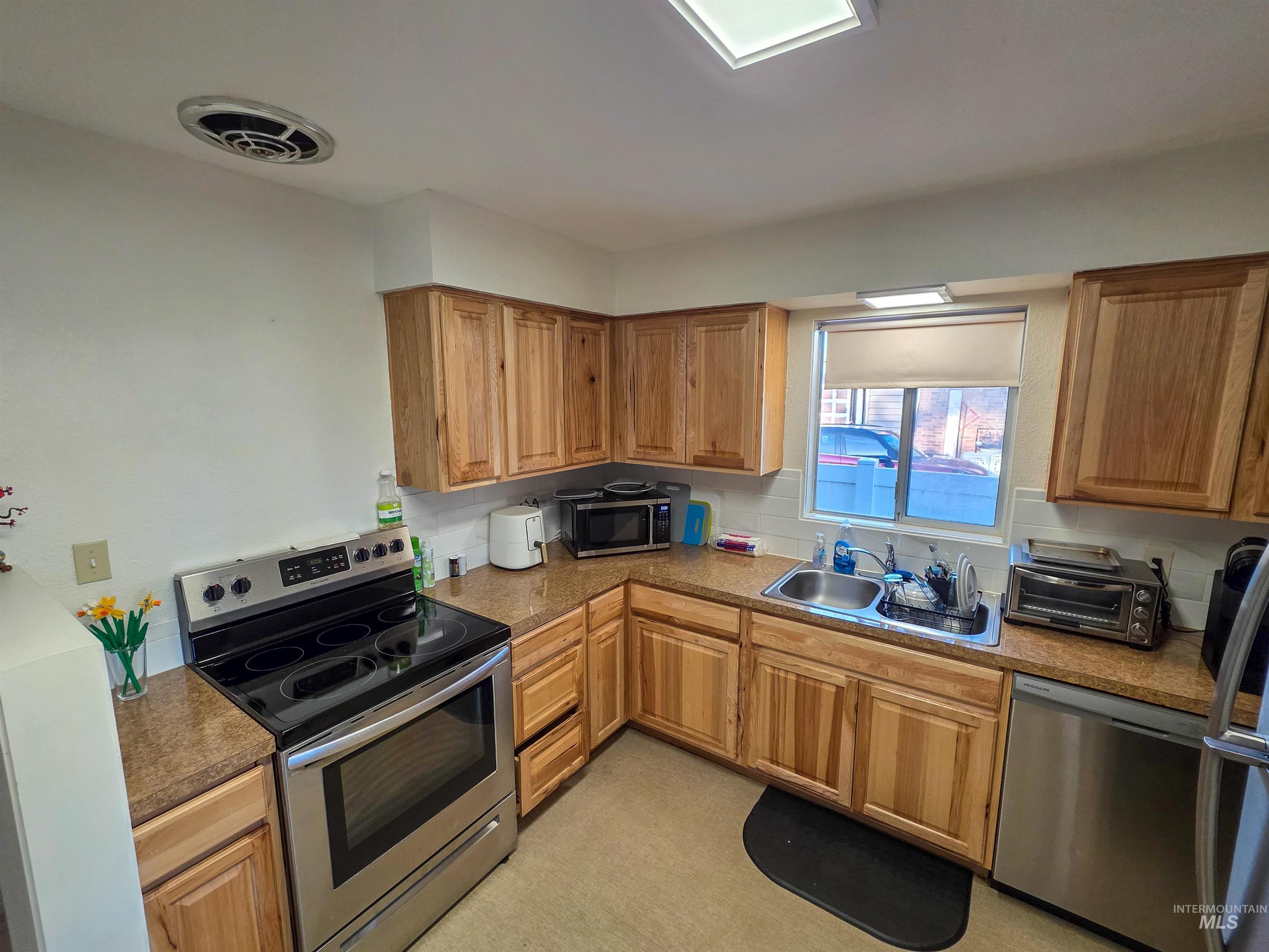 408 16th Ave, Lewiston, Idaho 83501, 3 Bedrooms, 2 Bathrooms, Residential For Sale, Price $364,999,MLS 98985608