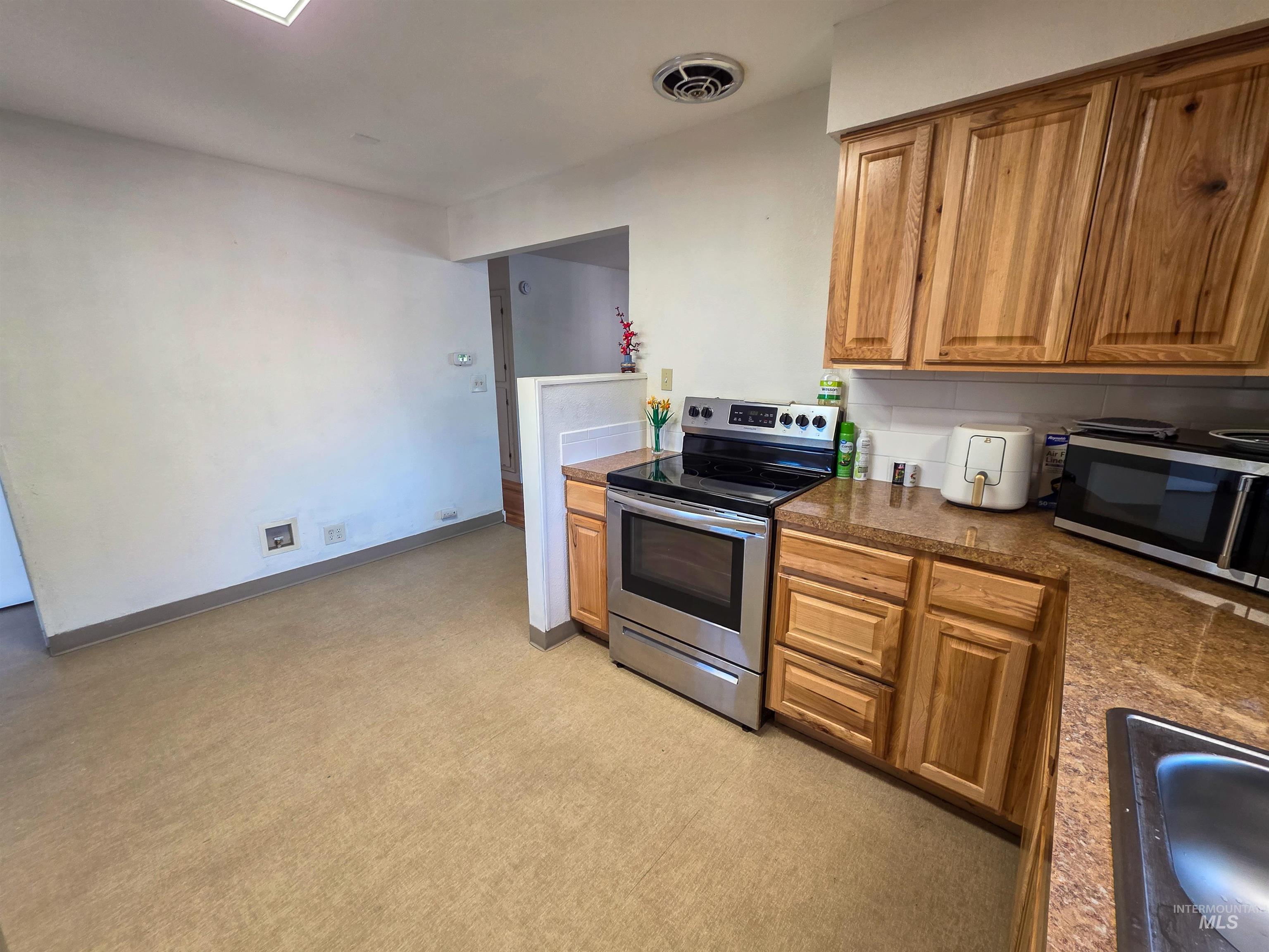 408 16th Ave, Lewiston, Idaho 83501, 3 Bedrooms, 2 Bathrooms, Residential For Sale, Price $364,999,MLS 98985608