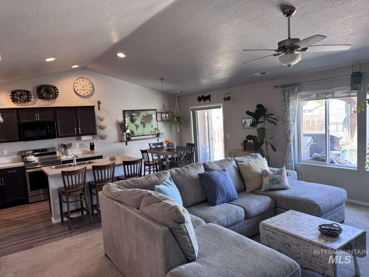 19576 Newhall Pl, Caldwell, Idaho 83605, 3 Bedrooms, 2 Bathrooms, Residential For Sale, Price $384,900,MLS 98985609