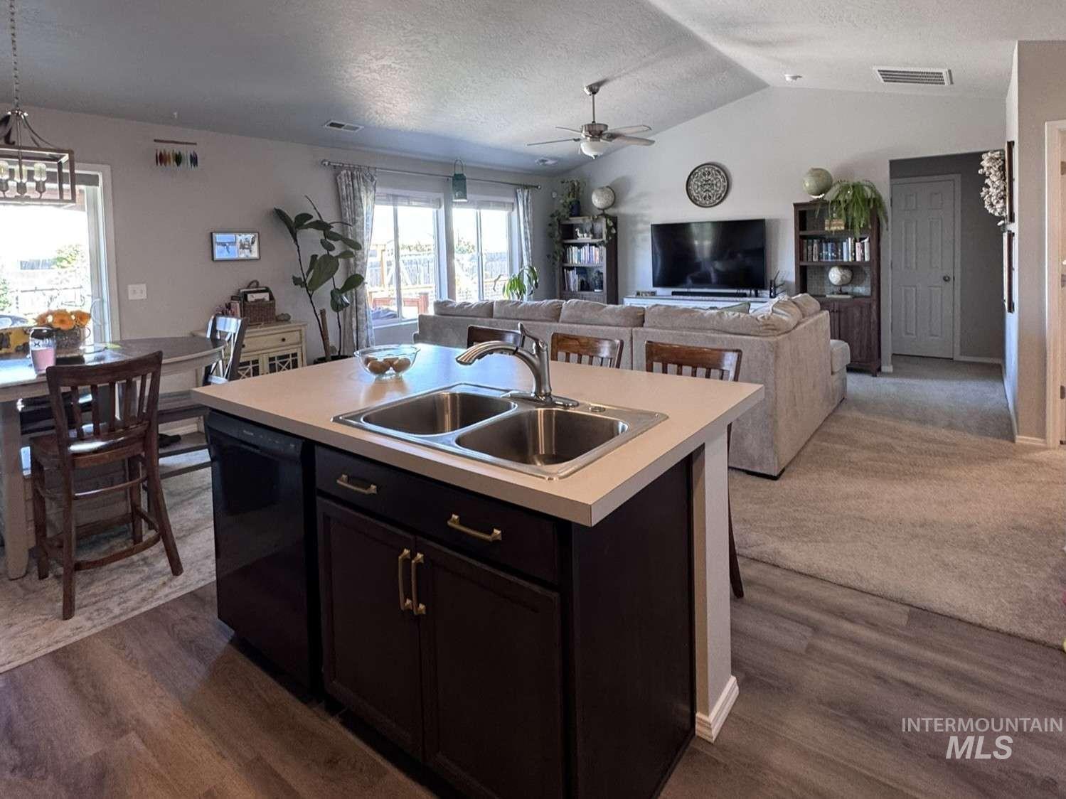 19576 Newhall Pl, Caldwell, Idaho 83605, 3 Bedrooms, 2 Bathrooms, Residential For Sale, Price $384,900,MLS 98985609