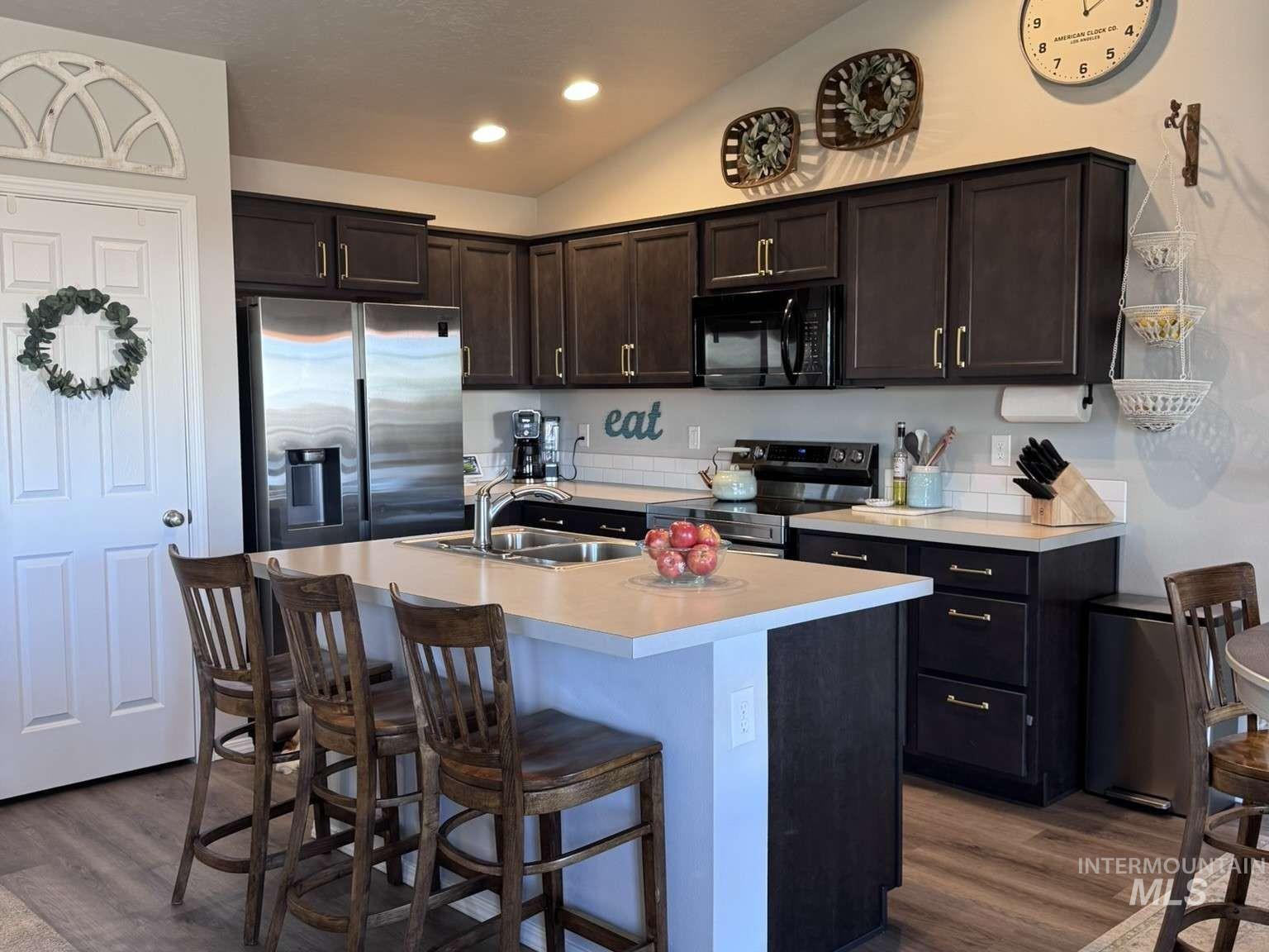 19576 Newhall Pl, Caldwell, Idaho 83605, 3 Bedrooms, 2 Bathrooms, Residential For Sale, Price $384,900,MLS 98985609