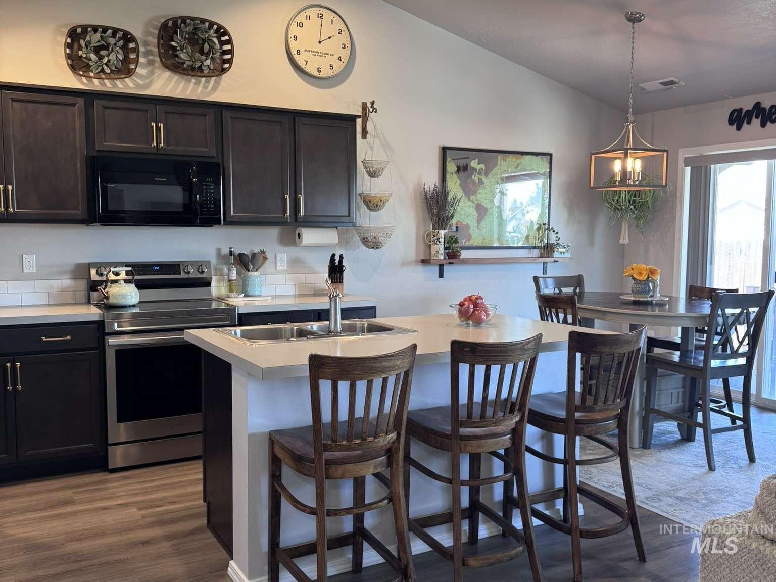 19576 Newhall Pl, Caldwell, Idaho 83605, 3 Bedrooms, 2 Bathrooms, Residential For Sale, Price $384,900,MLS 98985609