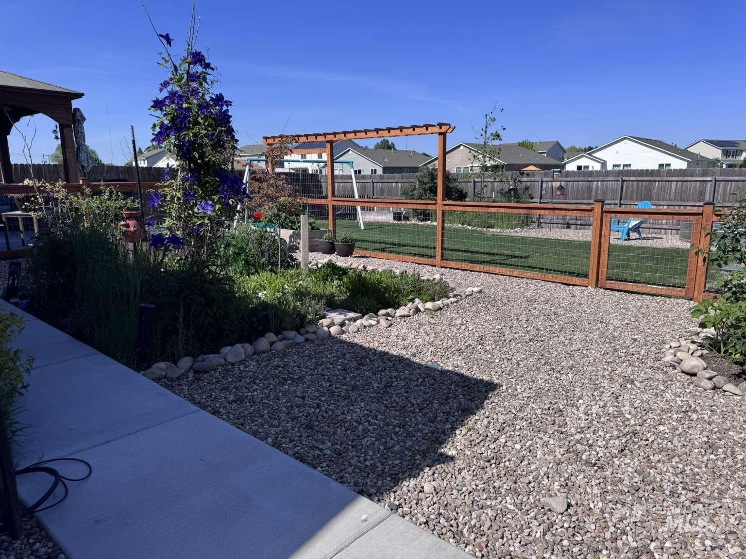 19576 Newhall Pl, Caldwell, Idaho 83605, 3 Bedrooms, 2 Bathrooms, Residential For Sale, Price $384,900,MLS 98985609