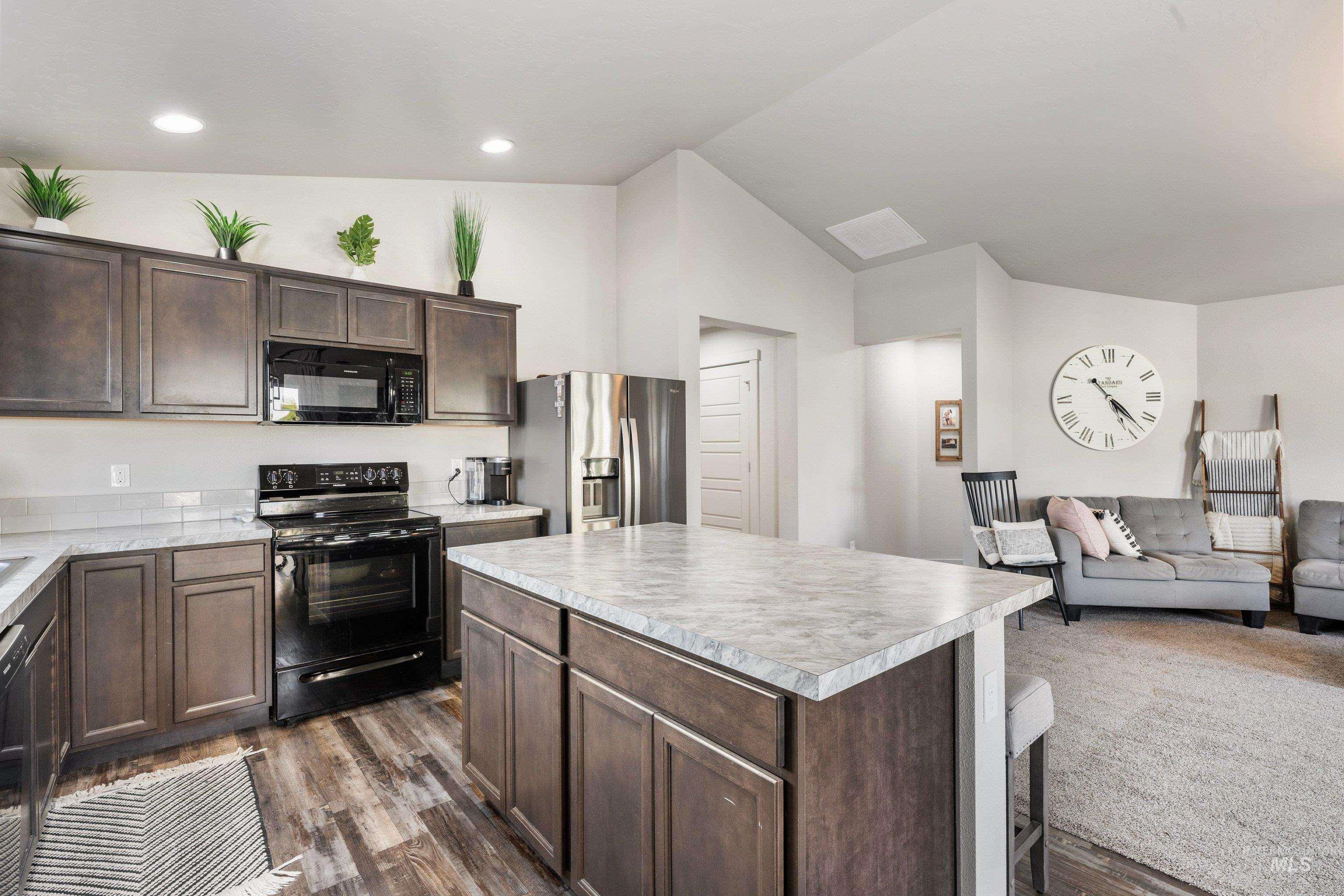 5994 S Donaway Ave, Meridian, Idaho 83642, 3 Bedrooms, 2 Bathrooms, Residential For Sale, Price $425,000,MLS 98985610