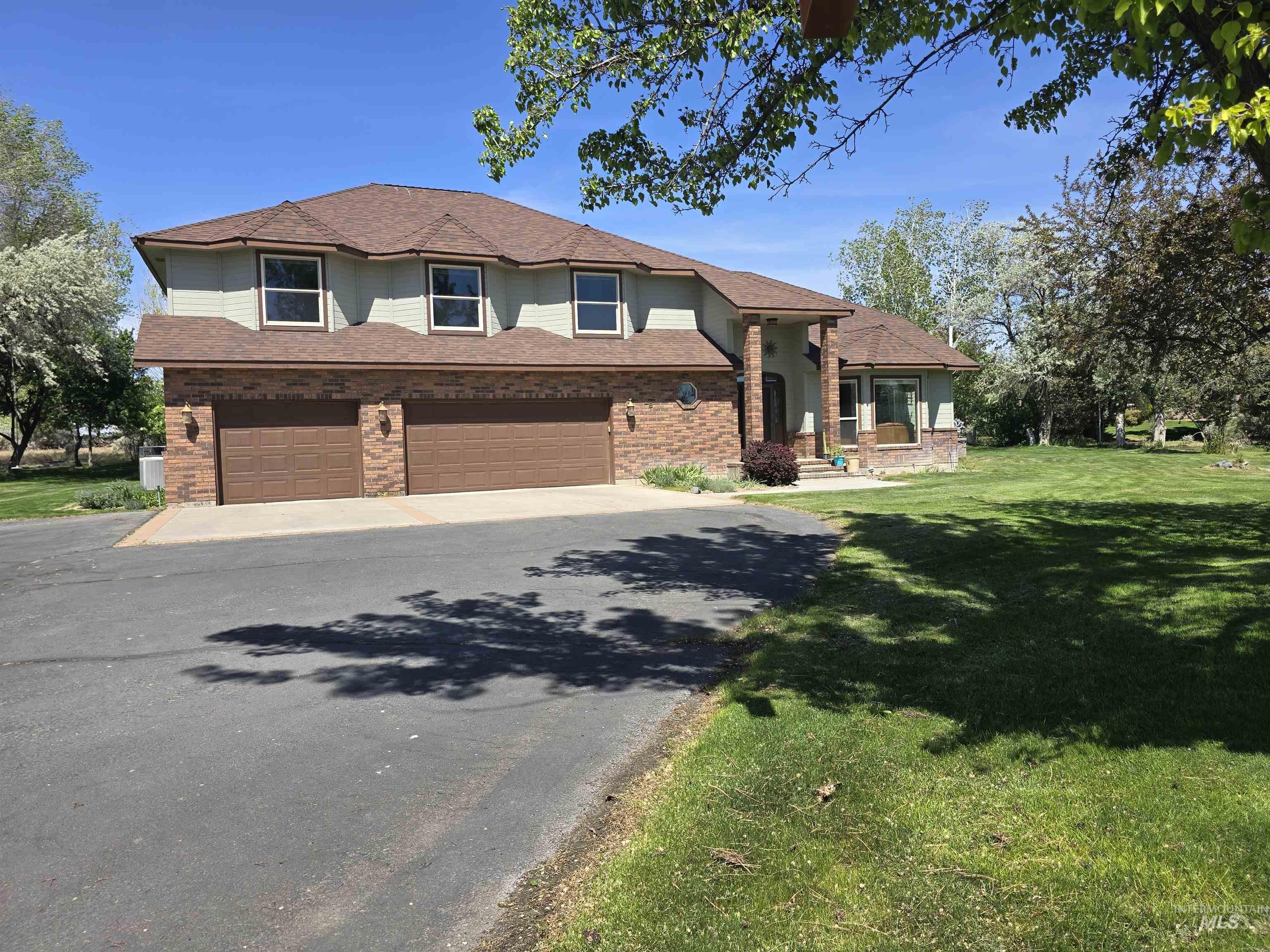 3228 Meadow Ridge Lane, Twin Falls, Idaho 83301, 5 Bedrooms, 3.5 Bathrooms, Residential For Sale, Price $825,000,MLS 98985613