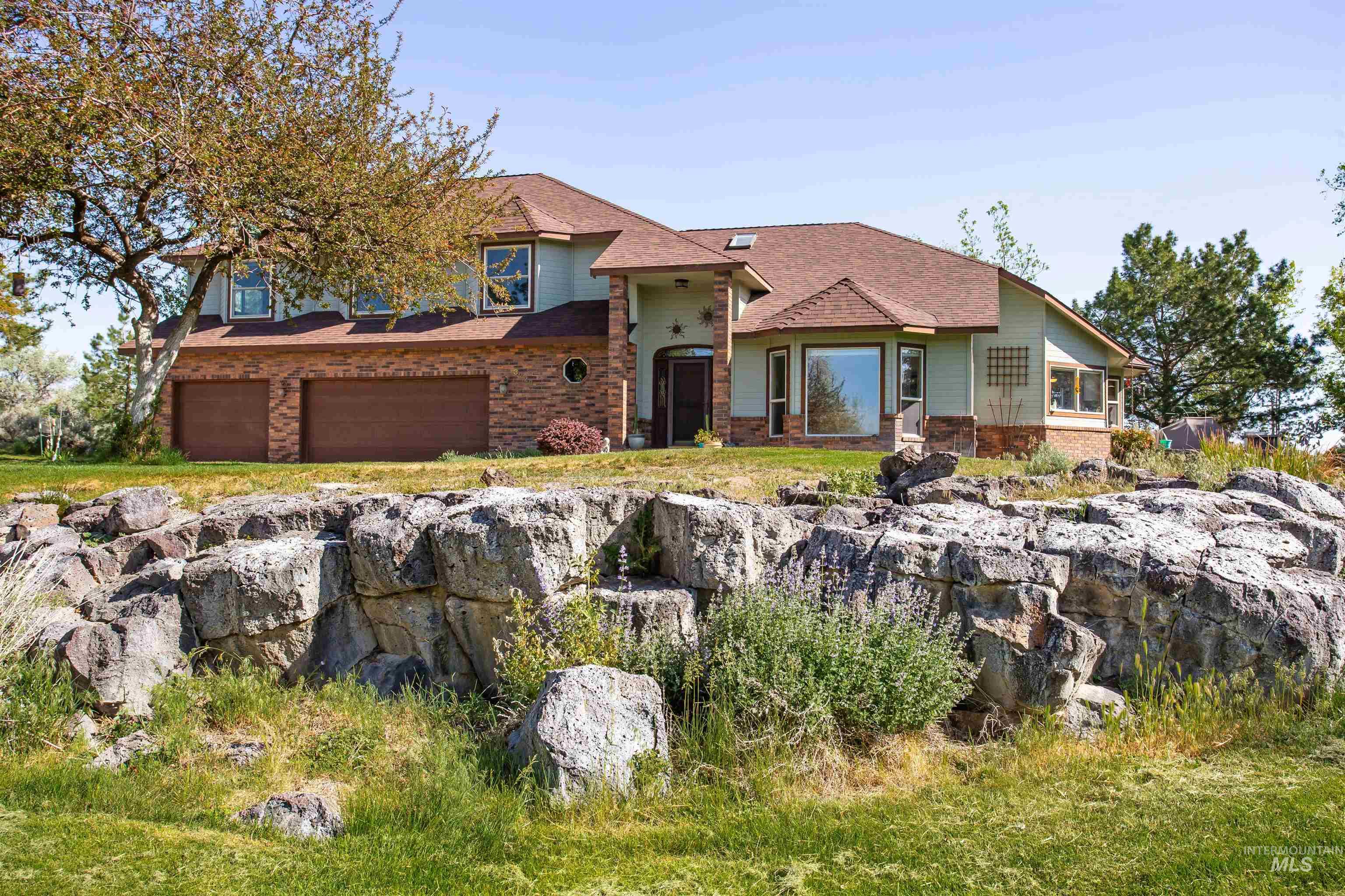 3228 Meadow Ridge Lane, Twin Falls, Idaho 83301, 5 Bedrooms, 3.5 Bathrooms, Residential For Sale, Price $825,000, 98985613