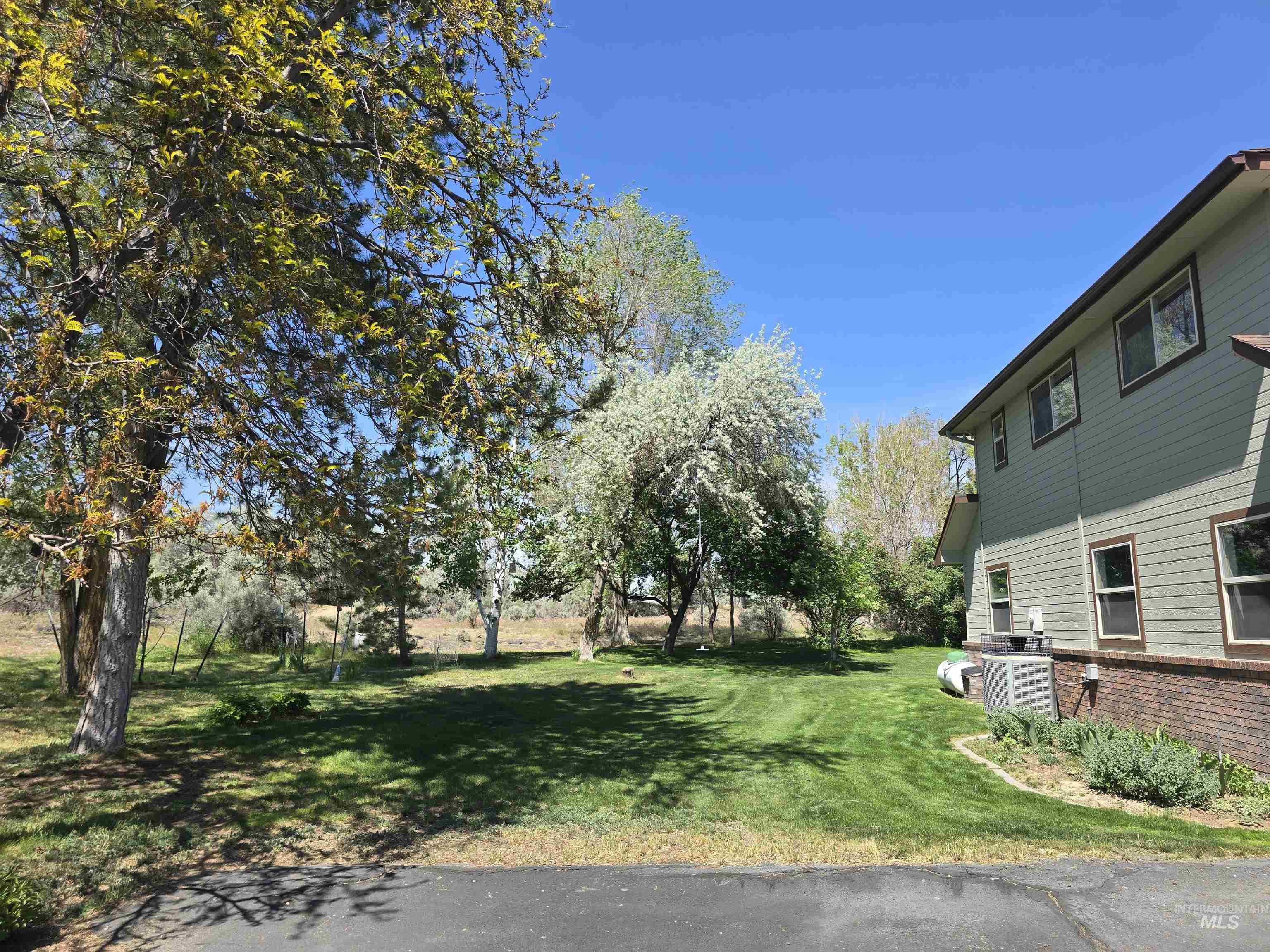 3228 Meadow Ridge Lane, Twin Falls, Idaho 83301, 5 Bedrooms, 3.5 Bathrooms, Residential For Sale, Price $825,000,MLS 98985613