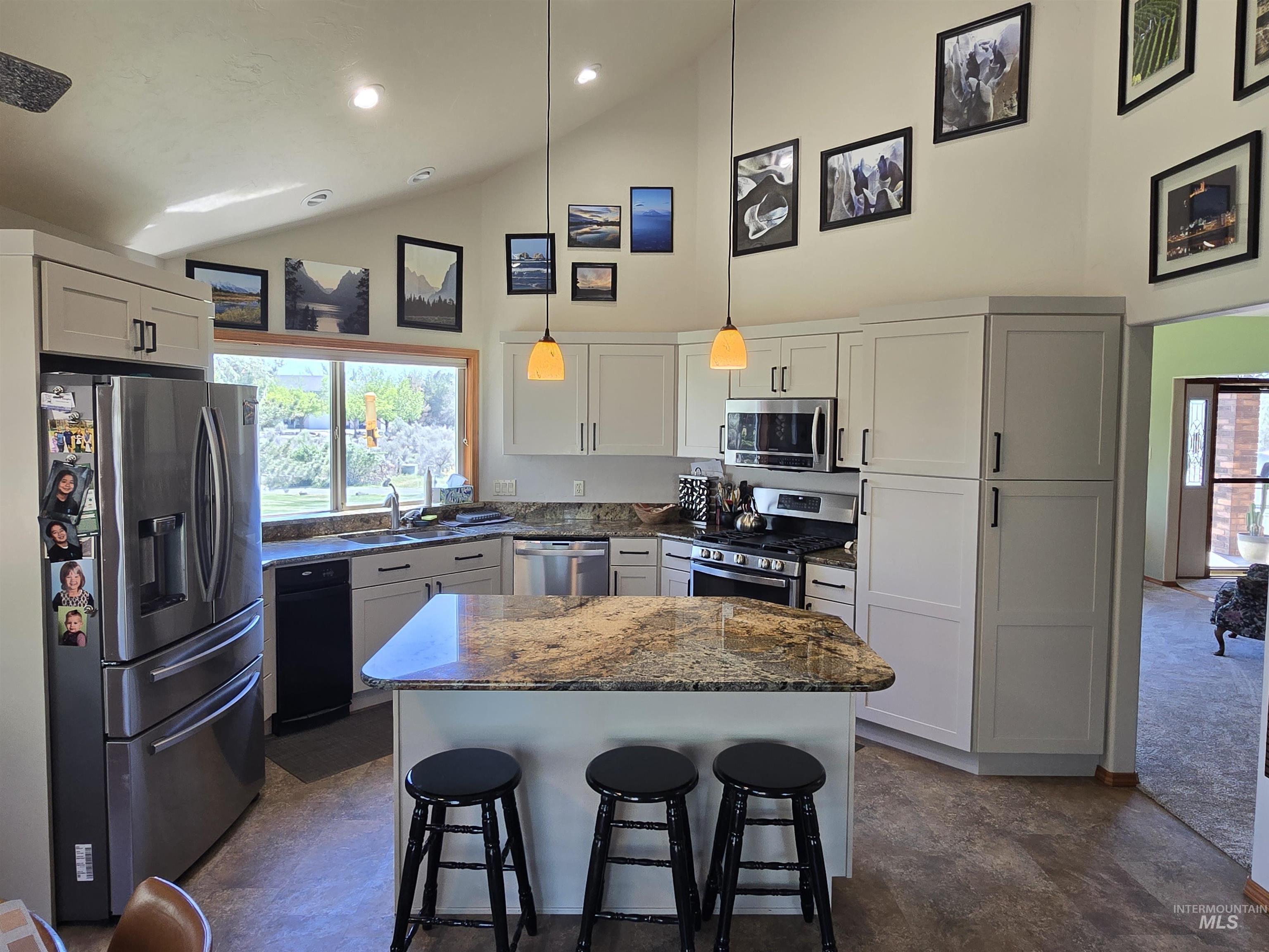 3228 Meadow Ridge Lane, Twin Falls, Idaho 83301, 5 Bedrooms, 3.5 Bathrooms, Residential For Sale, Price $825,000,MLS 98985613