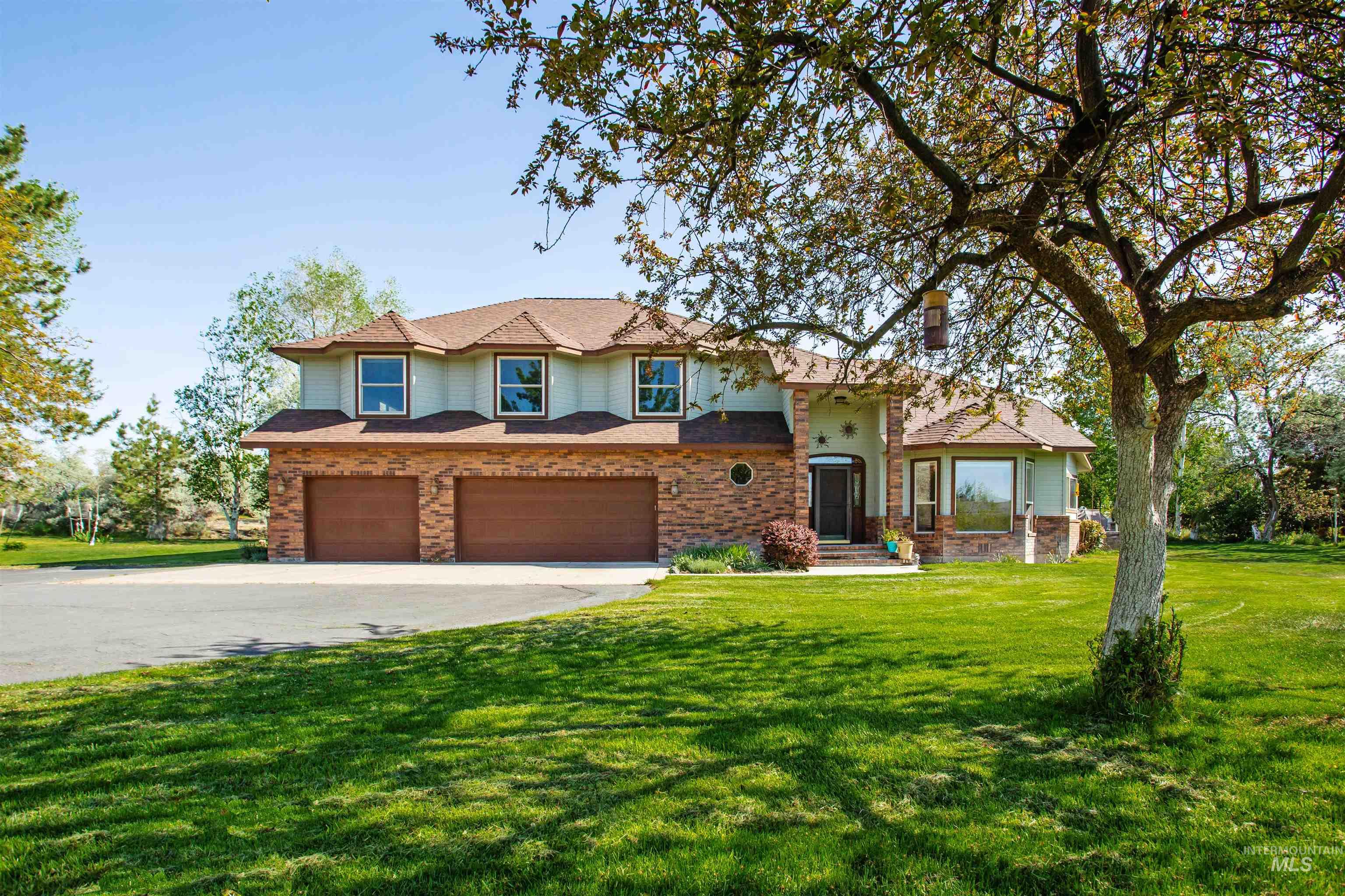 3228 Meadow Ridge Lane, Twin Falls, Idaho 83301, 5 Bedrooms, 3.5 Bathrooms, Residential For Sale, Price $825,000, 98985613