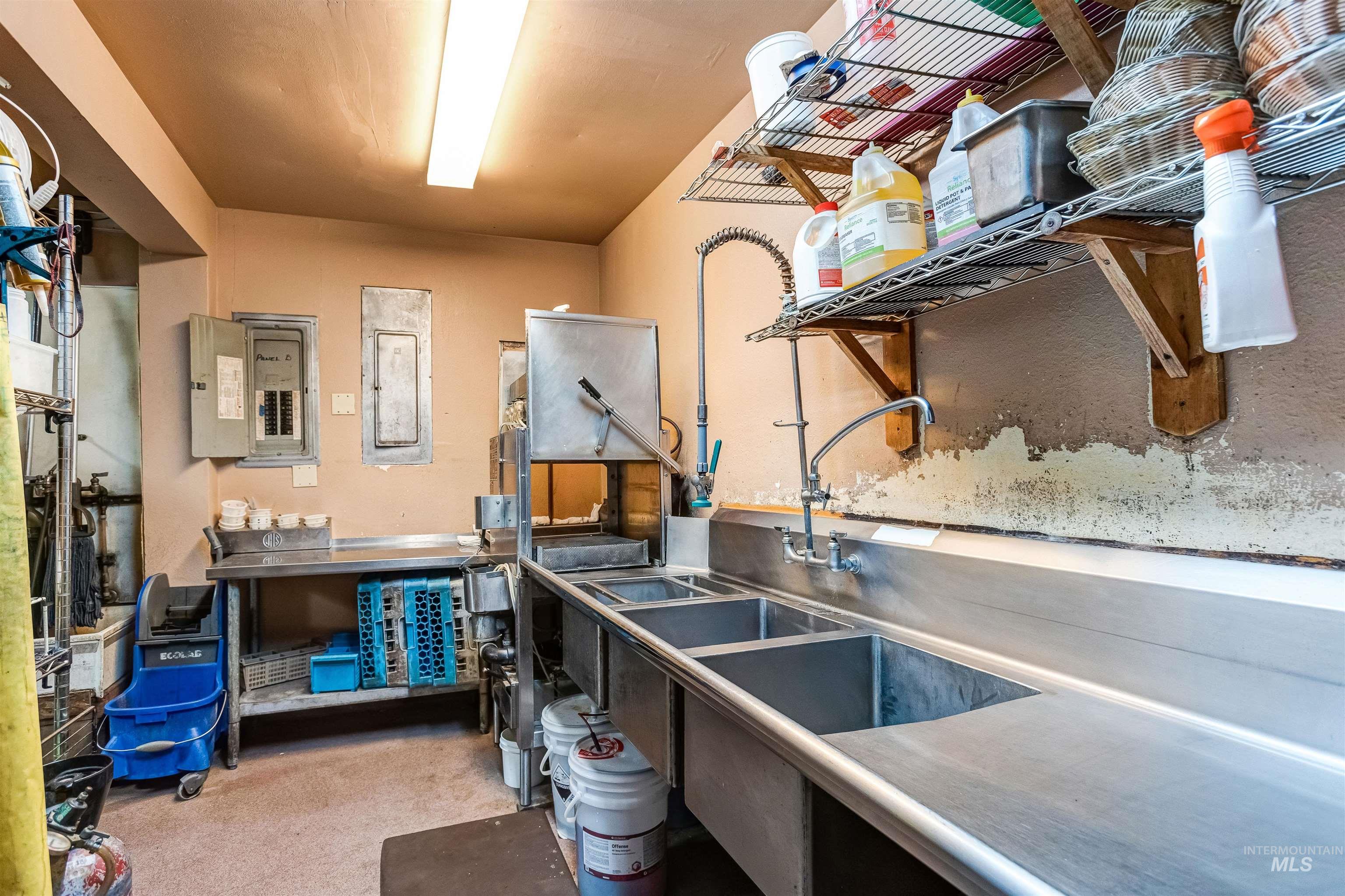 263 N Main St, Donnelly, Idaho 83615, Business/Commercial For Sale, Price $1,319,000, 98985615