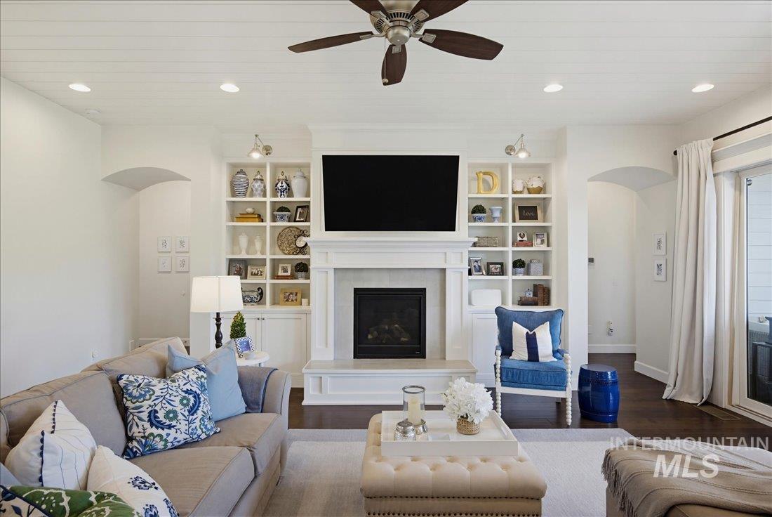 939 S Lake Pointe Way, Eagle, Idaho 83616, 4 Bedrooms, 3.5 Bathrooms, Residential For Sale, Price $1,800,000, 98985619