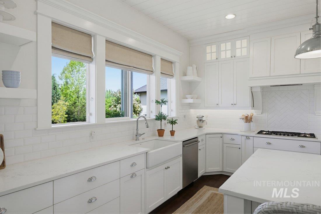 939 S Lake Pointe Way, Eagle, Idaho 83616, 4 Bedrooms, 3.5 Bathrooms, Residential For Sale, Price $1,800,000, 98985619