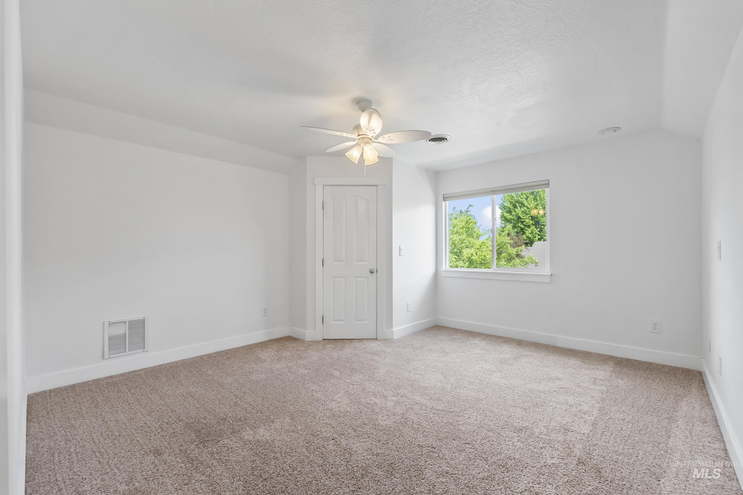 5356 N Schumann Ave, Meridian, Idaho 83646, 5 Bedrooms, 3 Bathrooms, Residential For Sale, Price $635,000,MLS 98985620