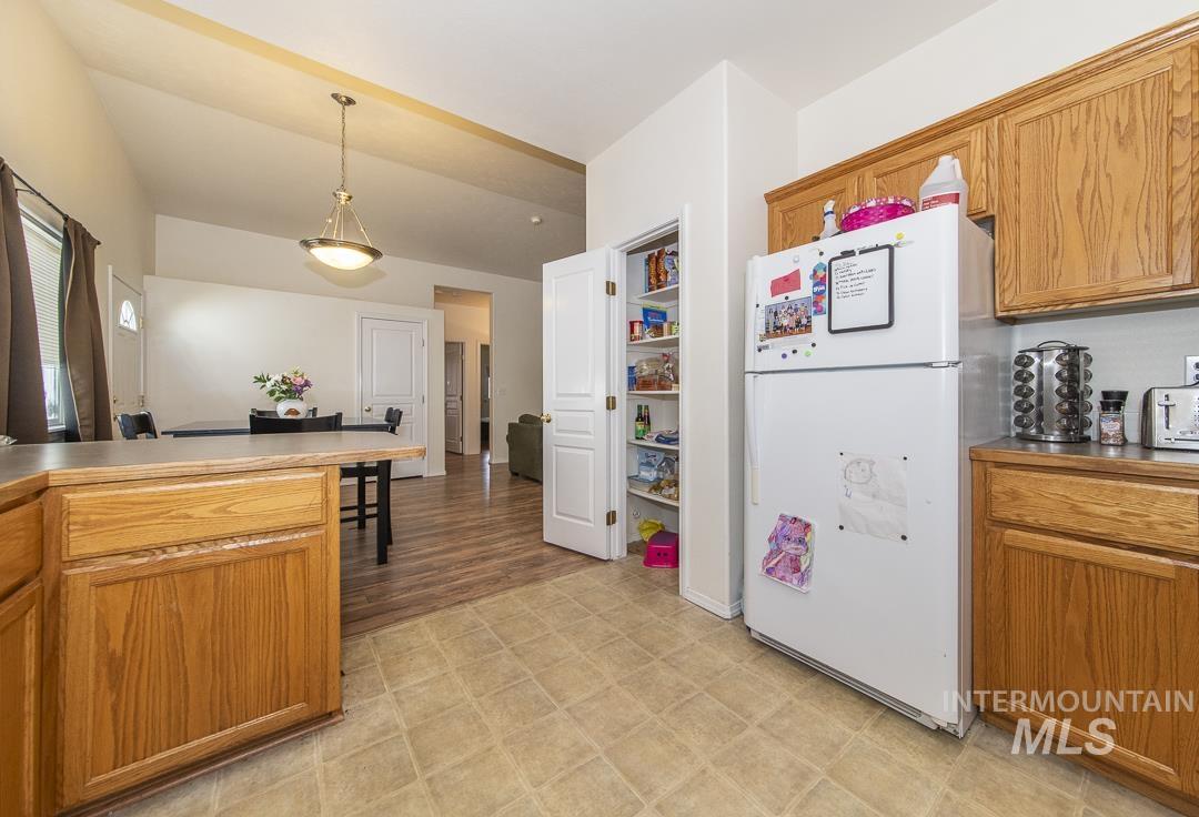 912 S Diamond St., Nampa, Idaho 83686, 2 Bedrooms, 2 Bathrooms, Residential For Sale, Price $299,900,MLS 98985622