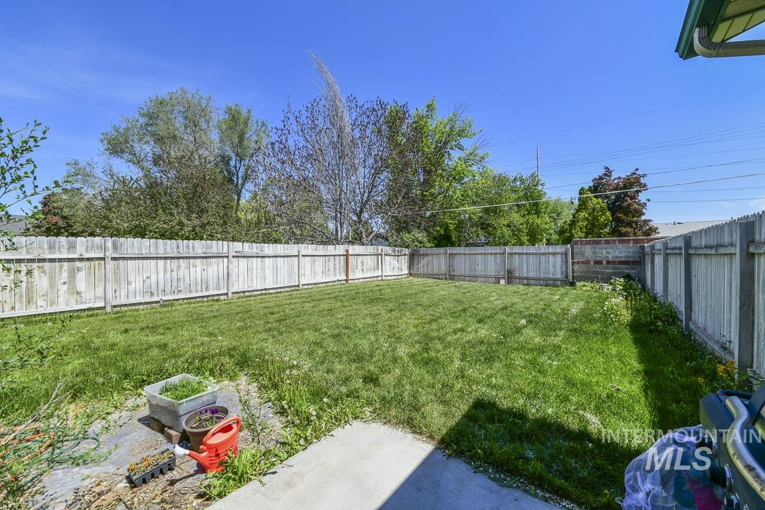 912 S Diamond St., Nampa, Idaho 83686, 2 Bedrooms, 2 Bathrooms, Residential For Sale, Price $299,900,MLS 98985622