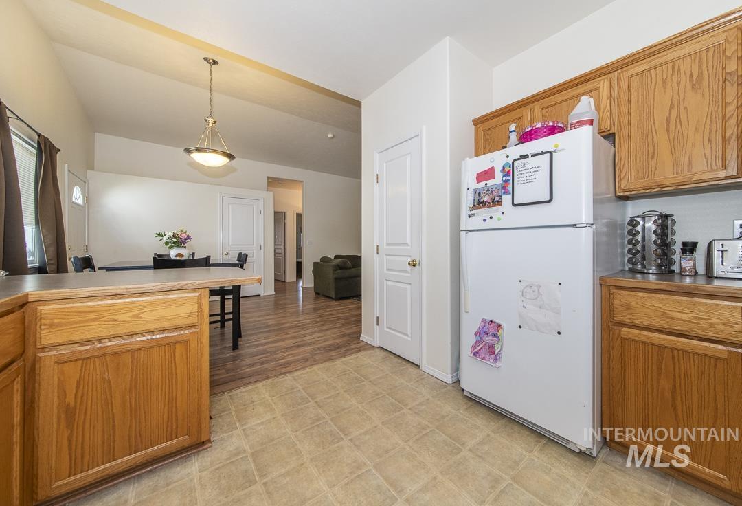 912 S Diamond St., Nampa, Idaho 83686, 2 Bedrooms, 2 Bathrooms, Residential Income For Sale, Price $299,900,MLS 98985625