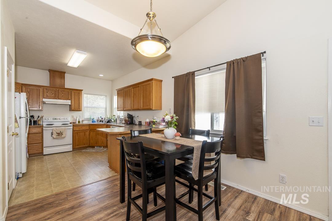 912 S Diamond St., Nampa, Idaho 83686, 2 Bedrooms, 2 Bathrooms, Residential Income For Sale, Price $299,900,MLS 98985625