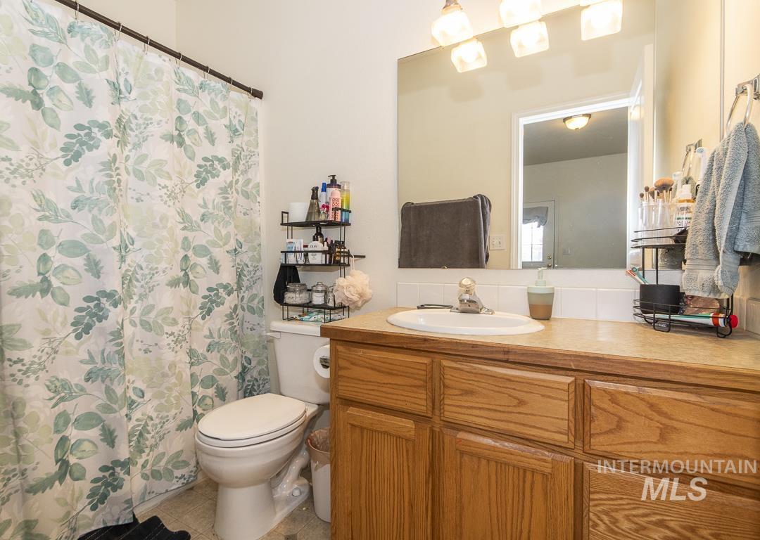 912 S Diamond St., Nampa, Idaho 83686, 2 Bedrooms, 2 Bathrooms, Residential Income For Sale, Price $299,900,MLS 98985625