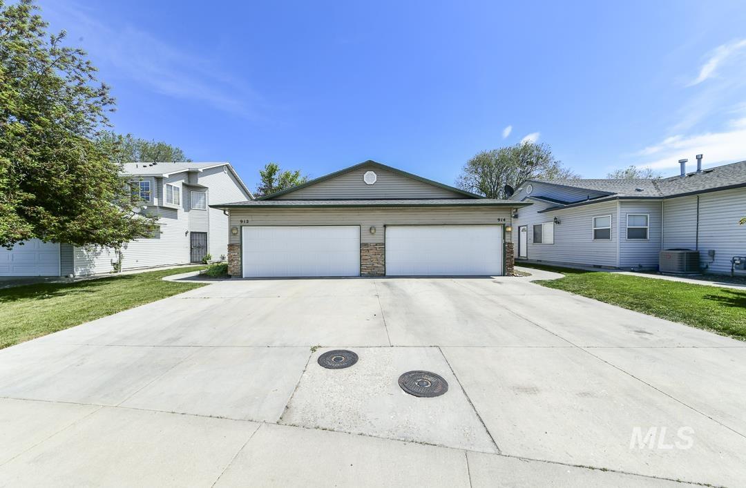 912 S Diamond St., Nampa, Idaho 83686, 2 Bedrooms, 2 Bathrooms, Residential Income For Sale, Price $299,900,MLS 98985625