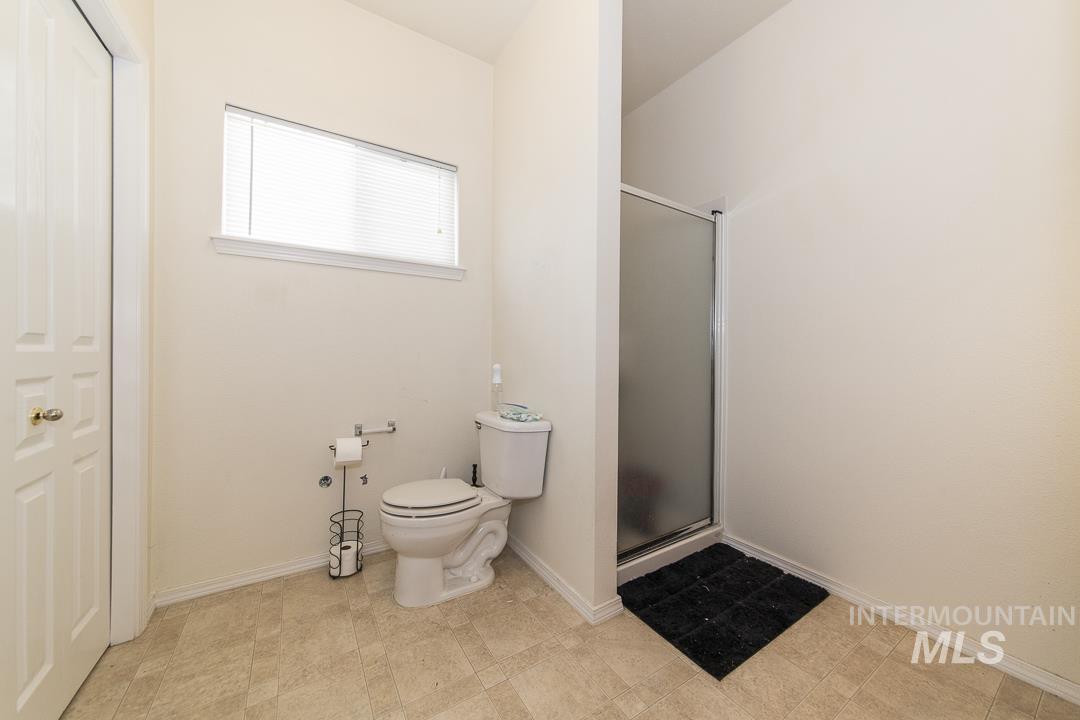 912 S Diamond St., Nampa, Idaho 83686, 2 Bedrooms, 2 Bathrooms, Residential Income For Sale, Price $299,900,MLS 98985625